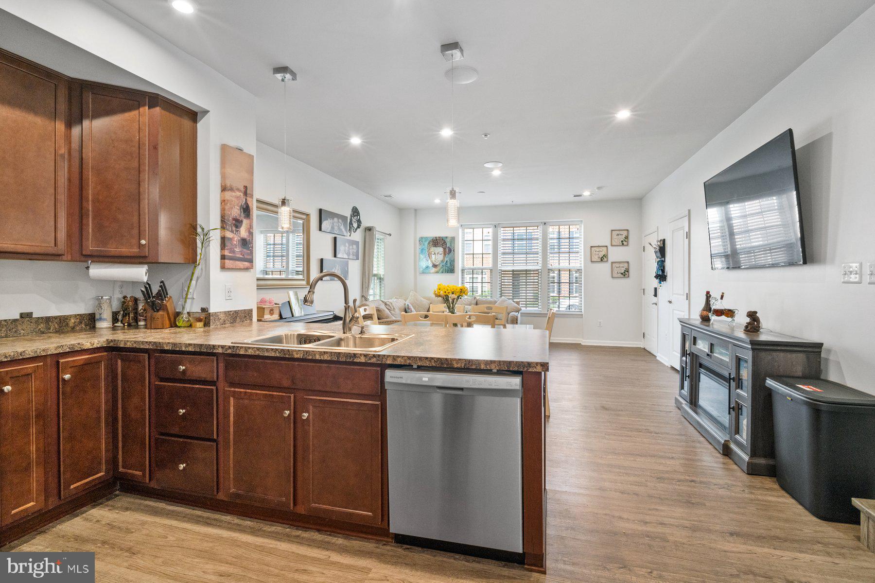 LINTON AT BALLENGER - Residential Lease