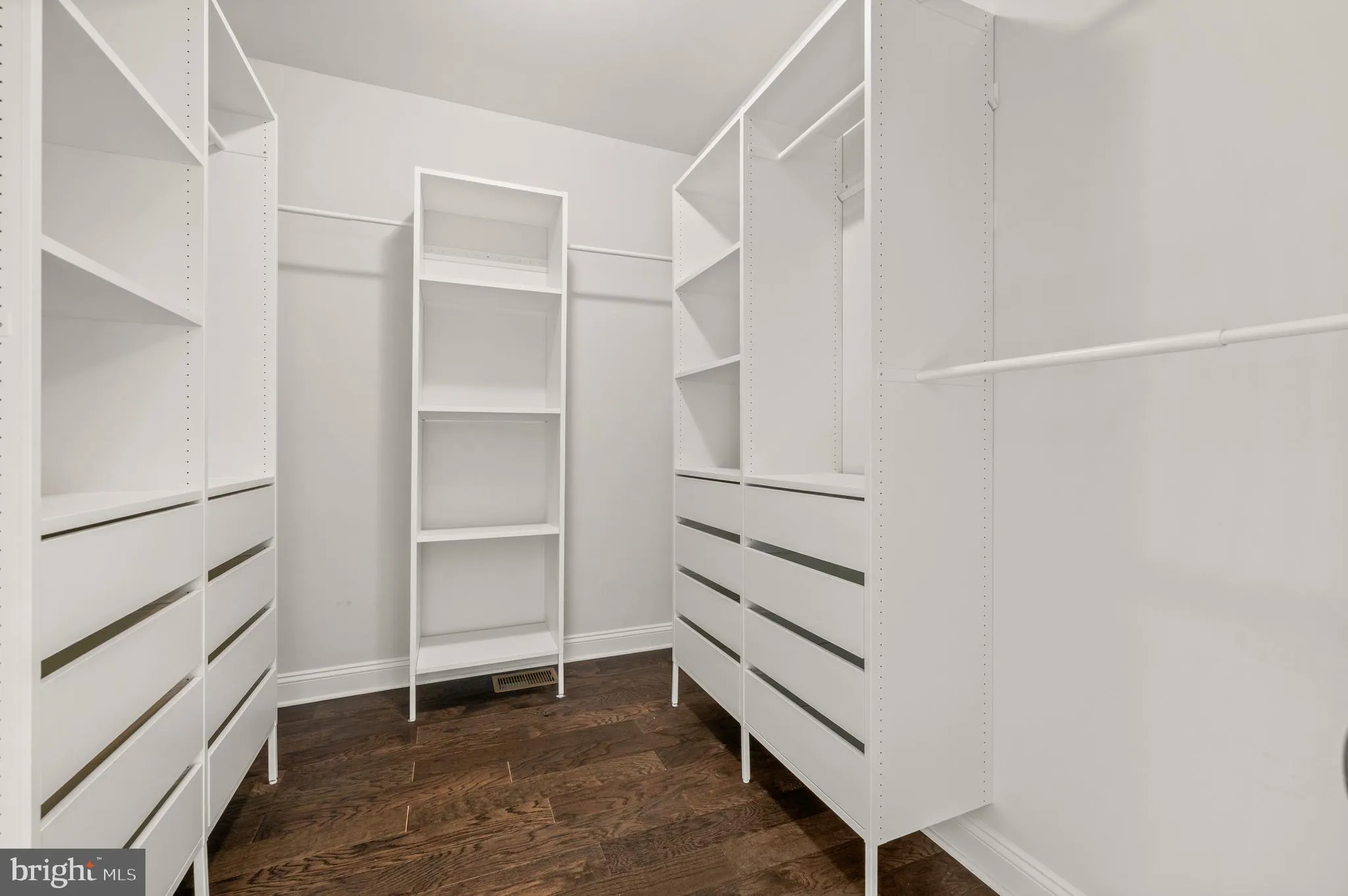 Newtown Square, Pennsylvania 19073, United States, 3 Bedrooms Bedrooms, ,4 BathroomsBathrooms,Residential,Active,180281