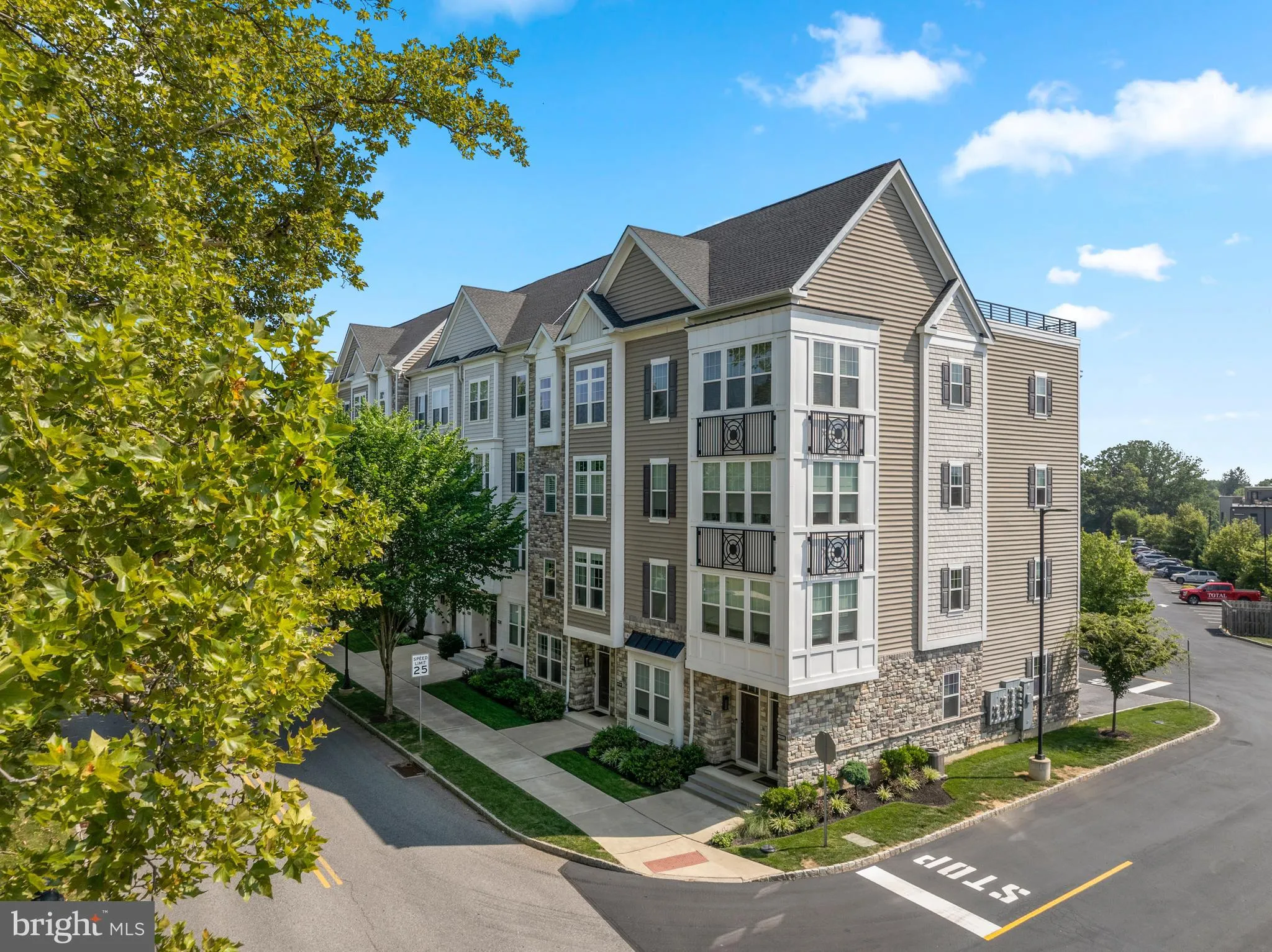 Newtown Square, Pennsylvania 19073, United States, 3 Bedrooms Bedrooms, ,4 BathroomsBathrooms,Residential,Active,180281