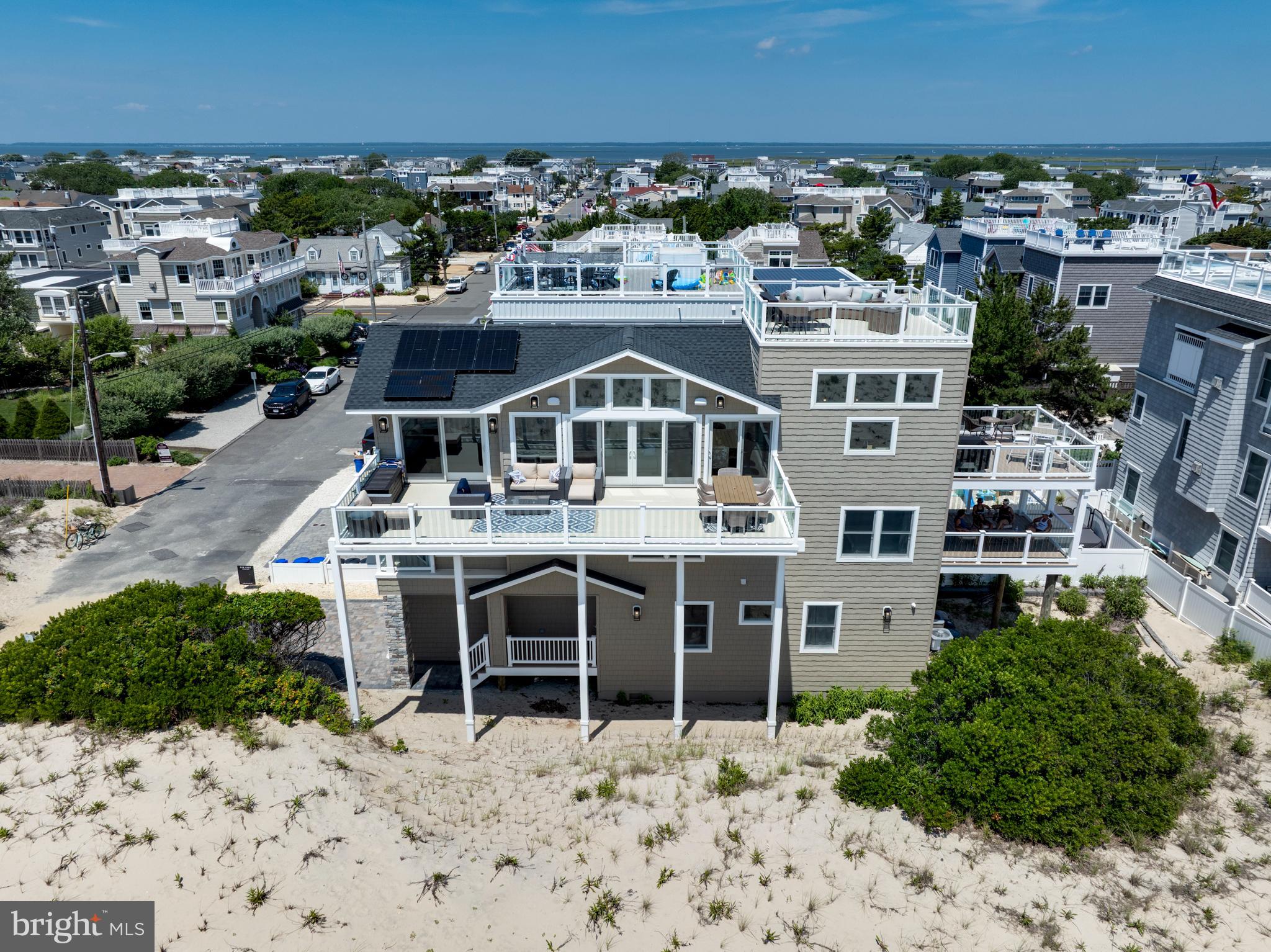 209 E 20TH