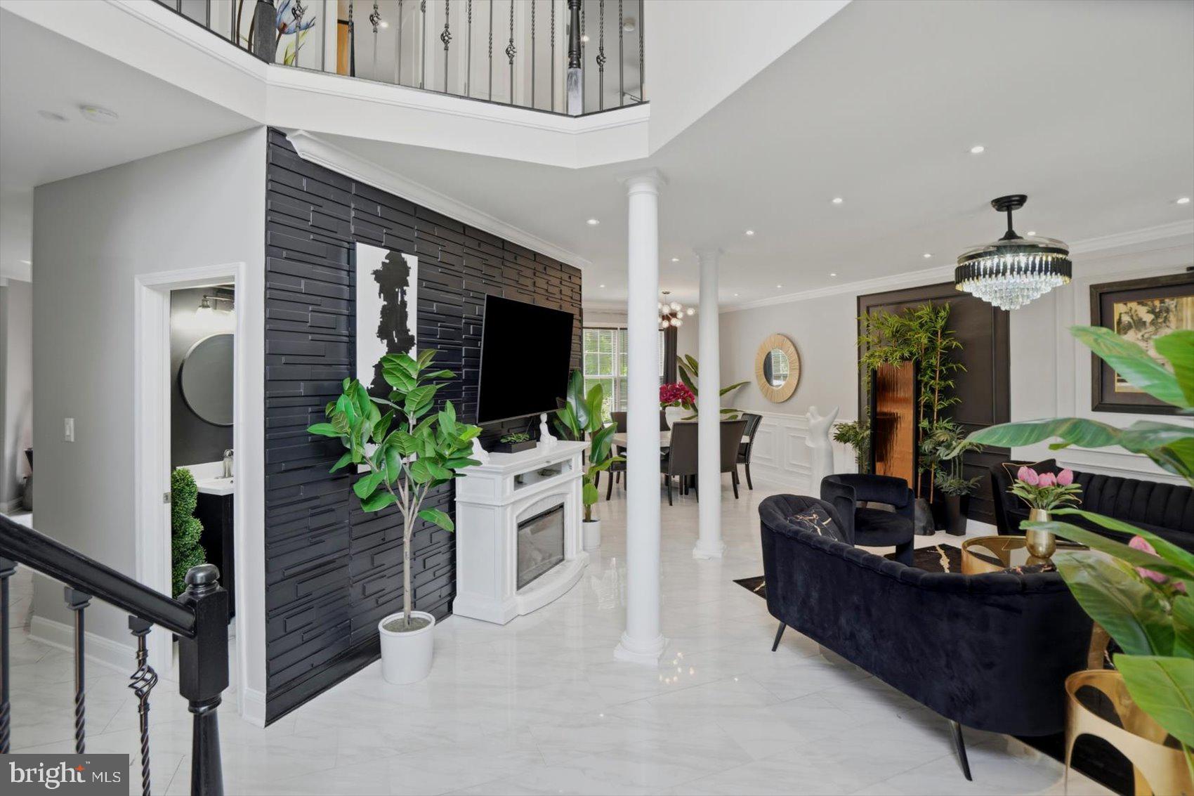 10 GRAVESWOOD COURT