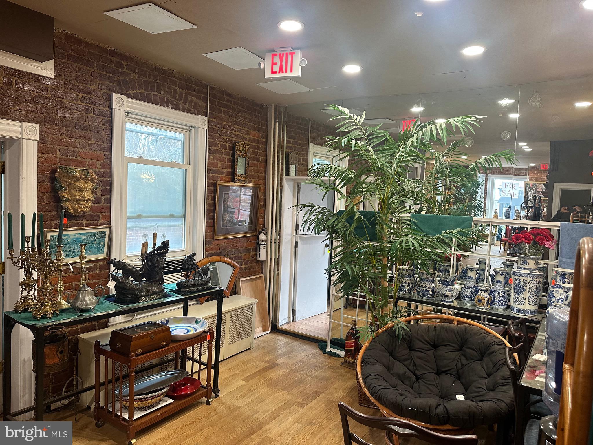 GEORGETOWN - Commercial Sale