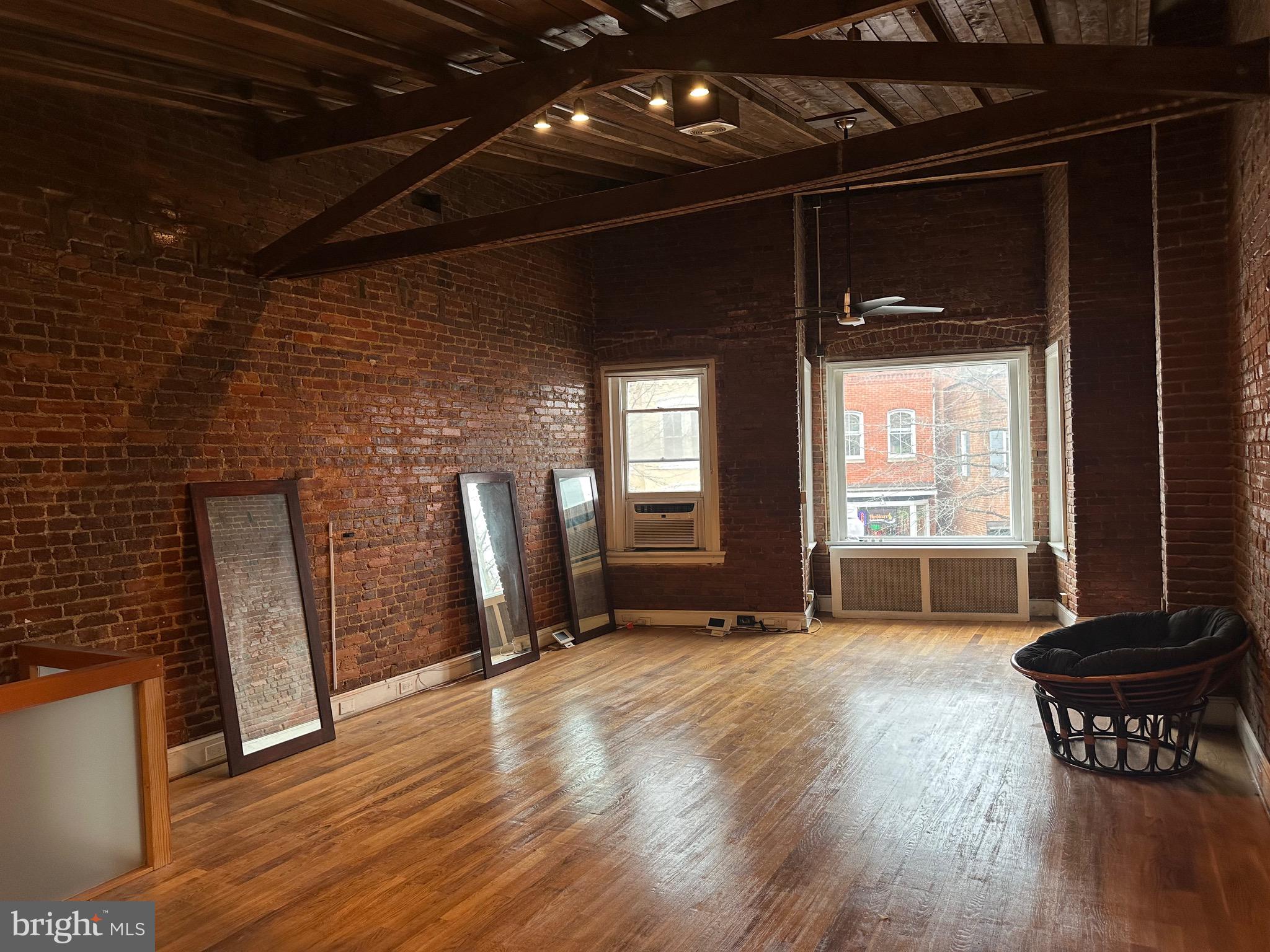 GEORGETOWN - Commercial Sale