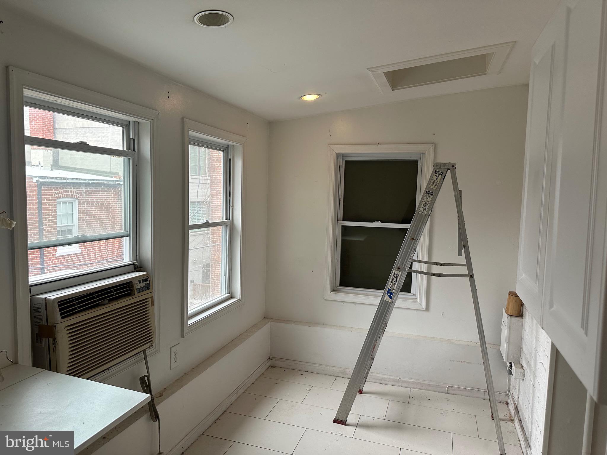 GEORGETOWN - Commercial Sale