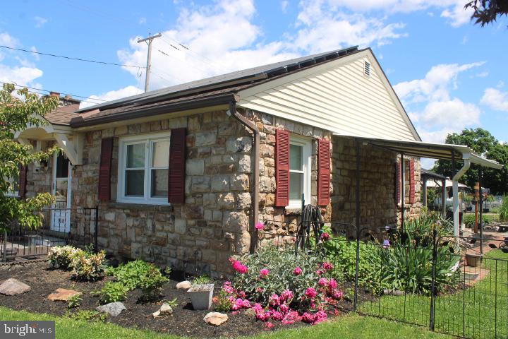 158 N GREEN STREET
