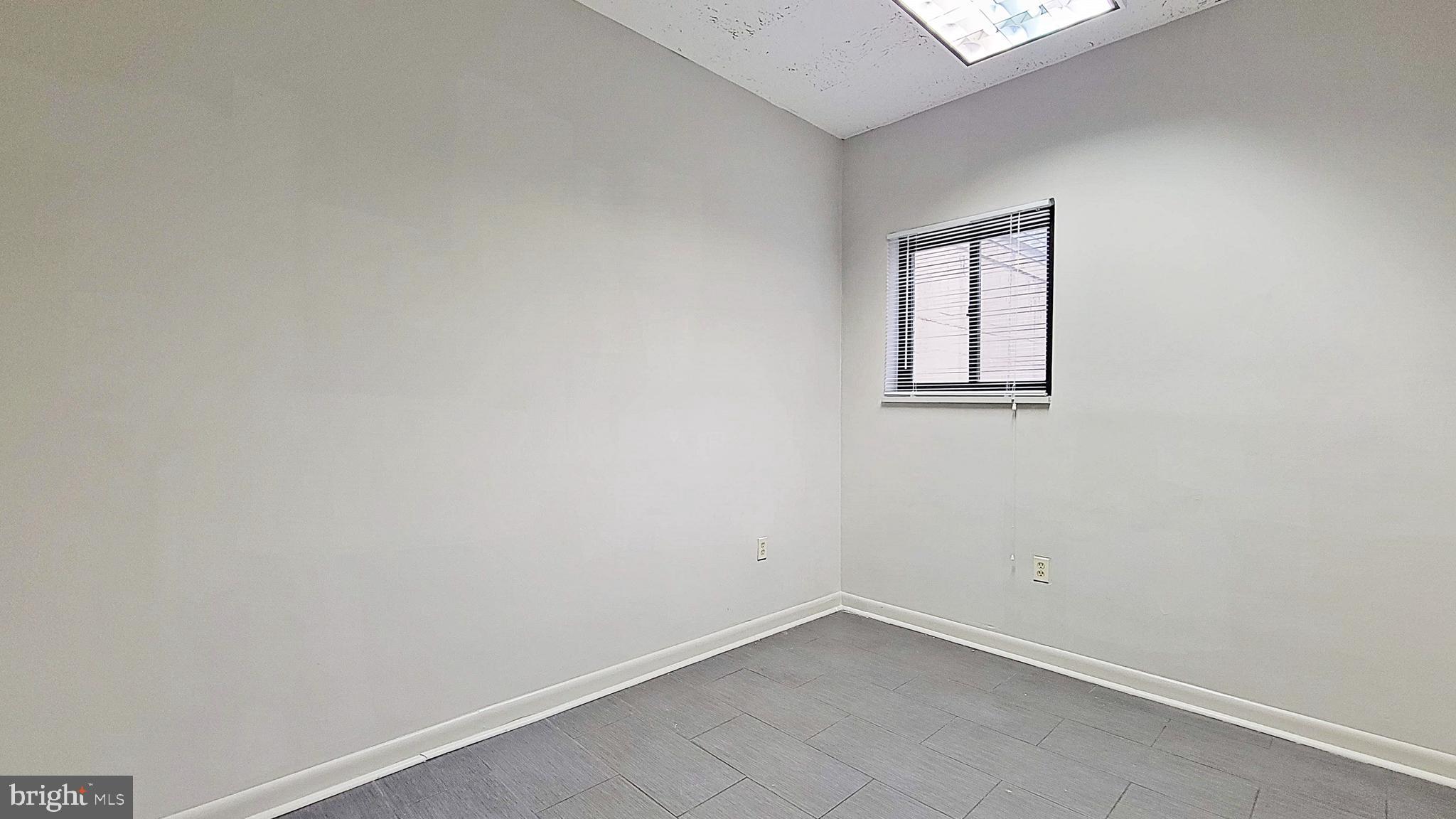 COURTHOUSE - Commercial Lease