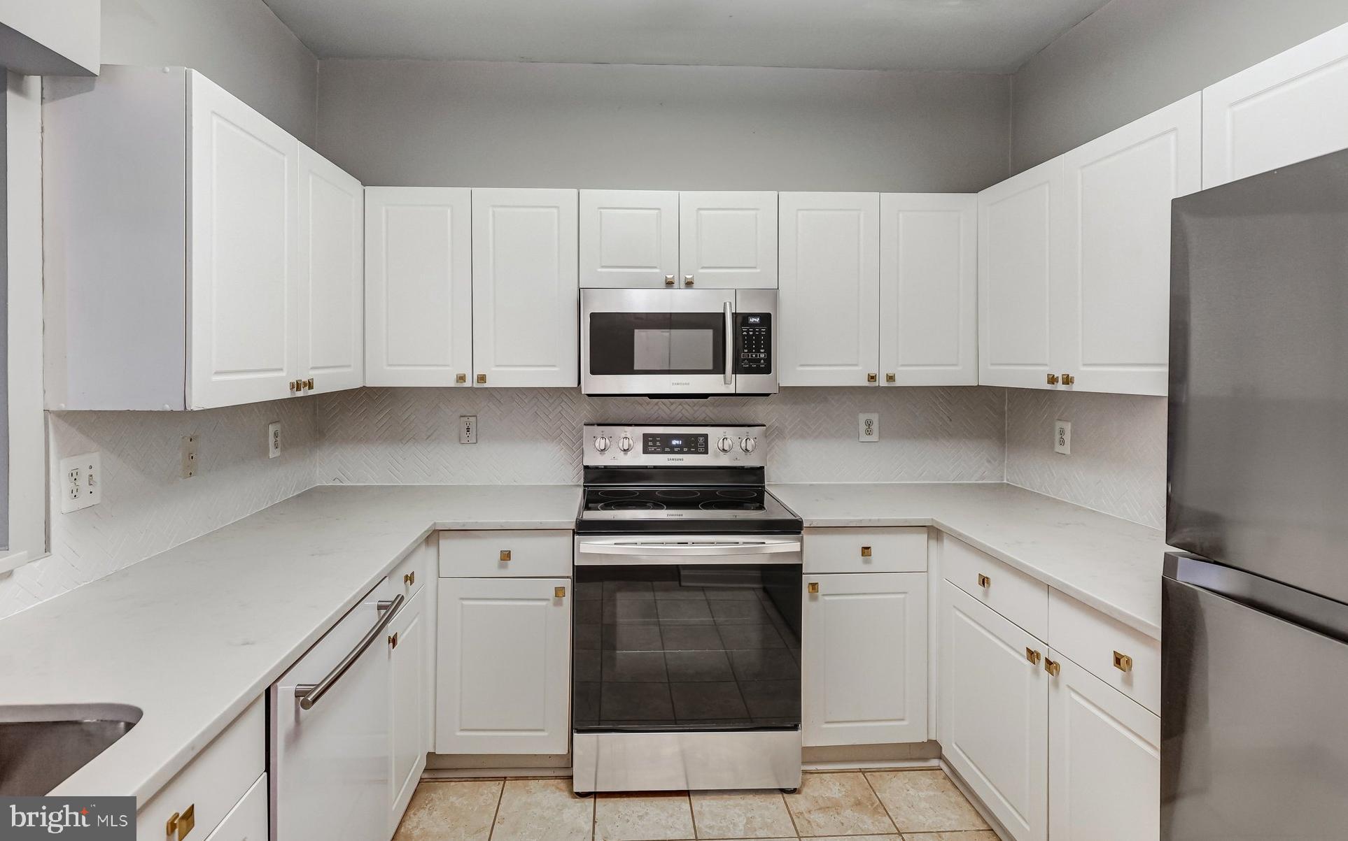 4560 STRUTFIELD LANE 1110