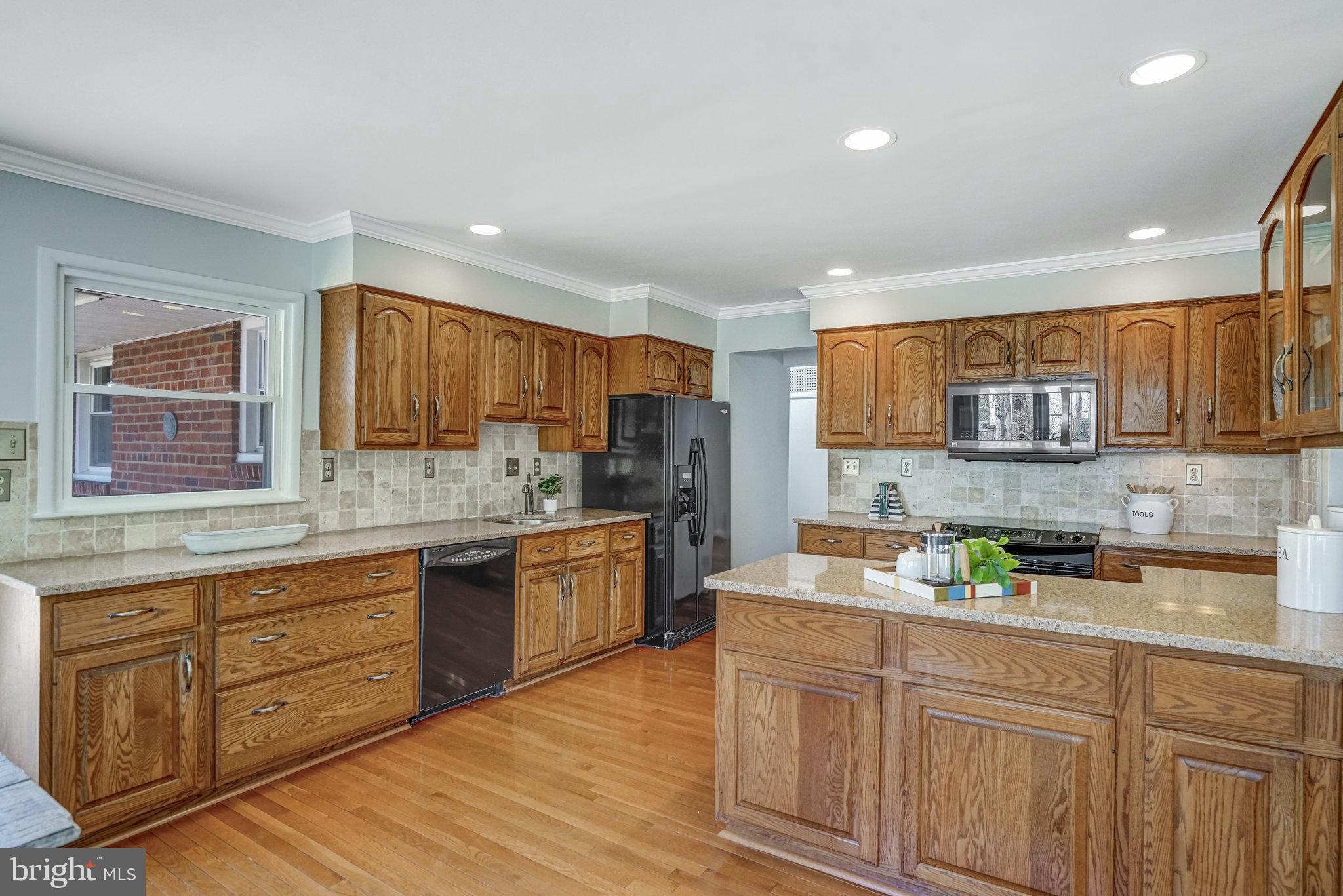 LINCOLNIA HILLS - Residential