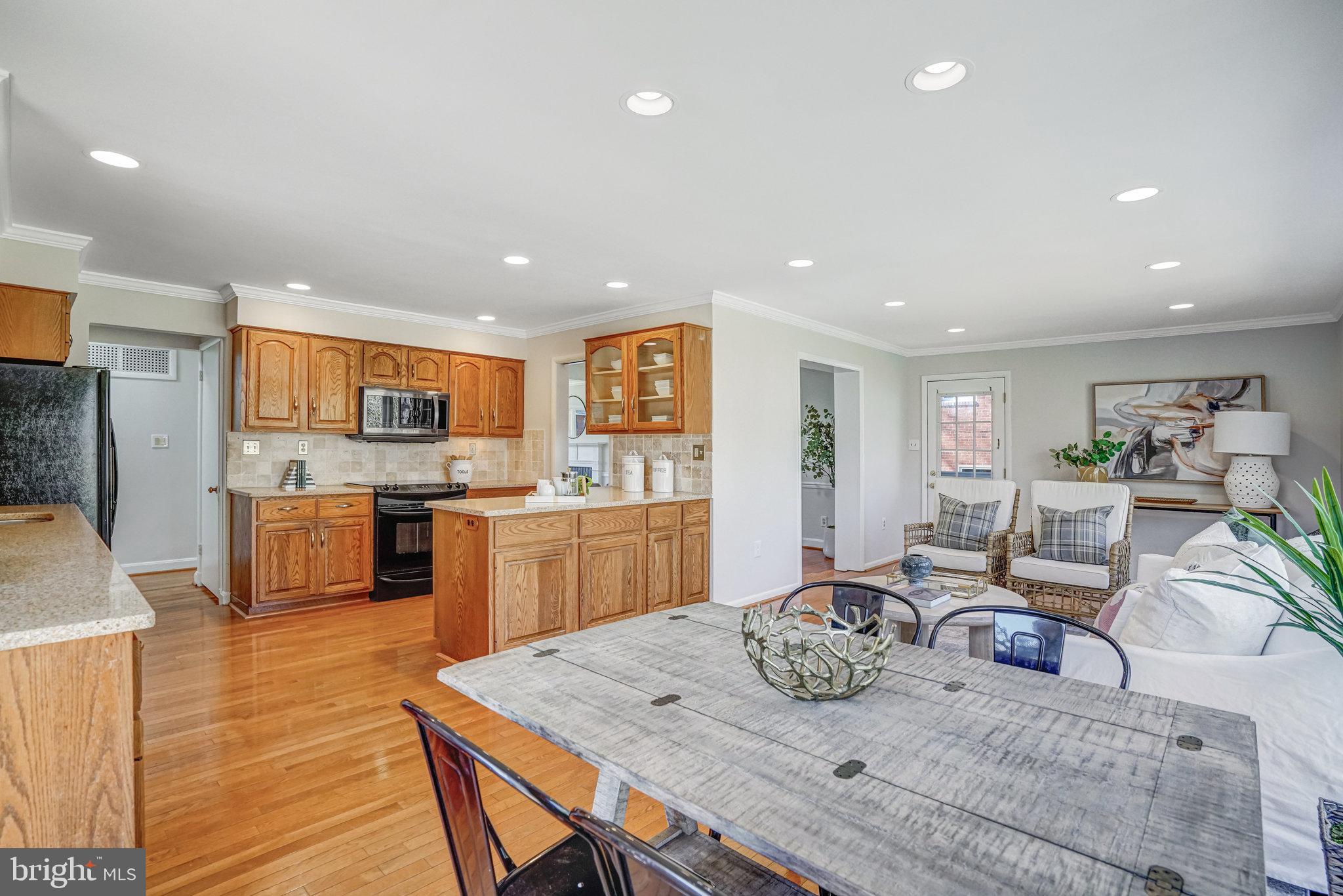 LINCOLNIA HILLS - Residential