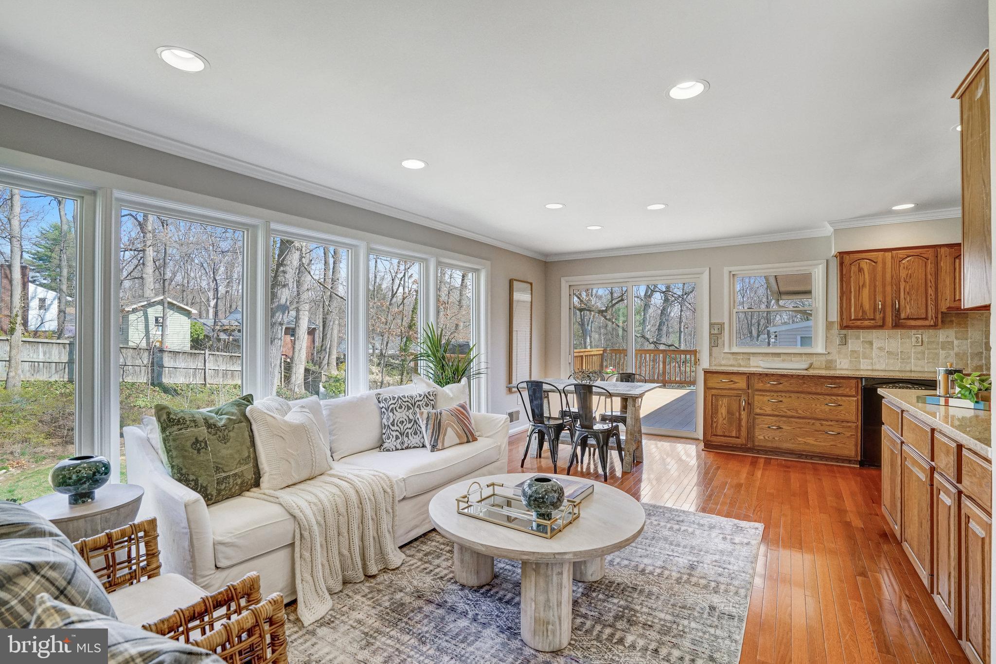 LINCOLNIA HILLS - Residential