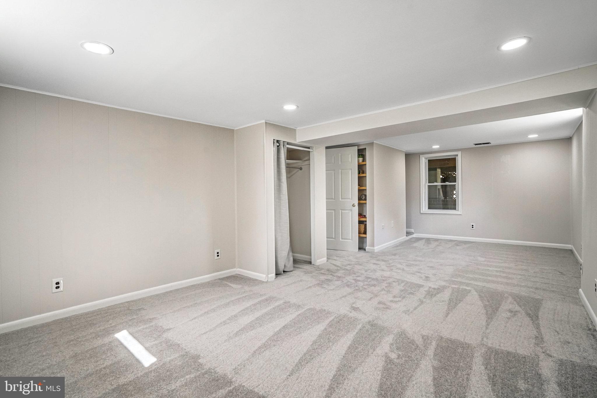 LINCOLNIA HILLS - Residential