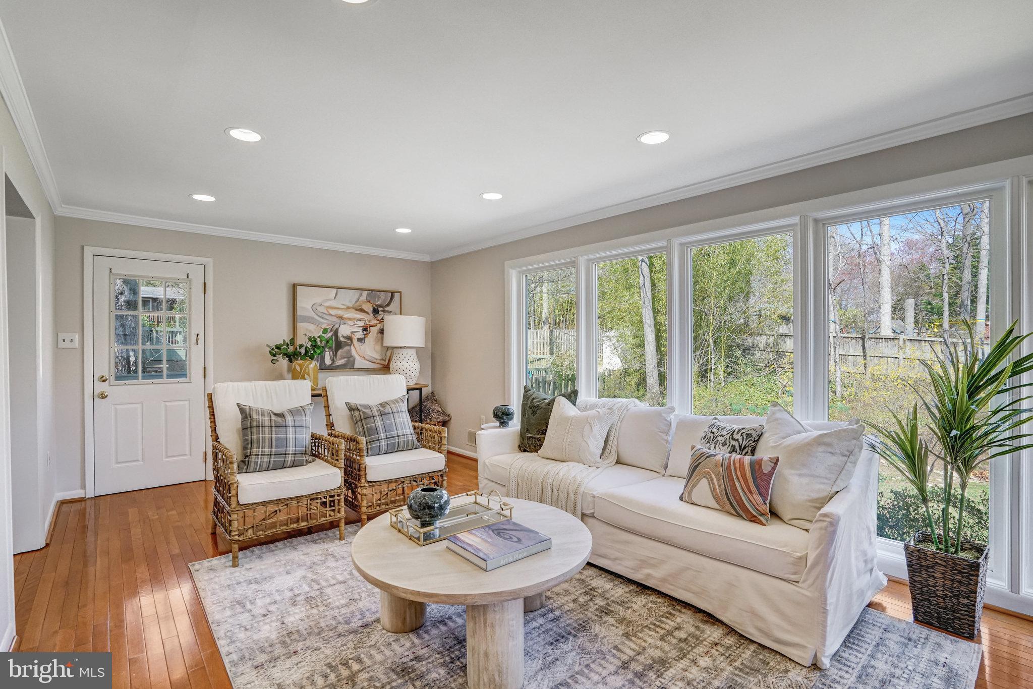 LINCOLNIA HILLS - Residential