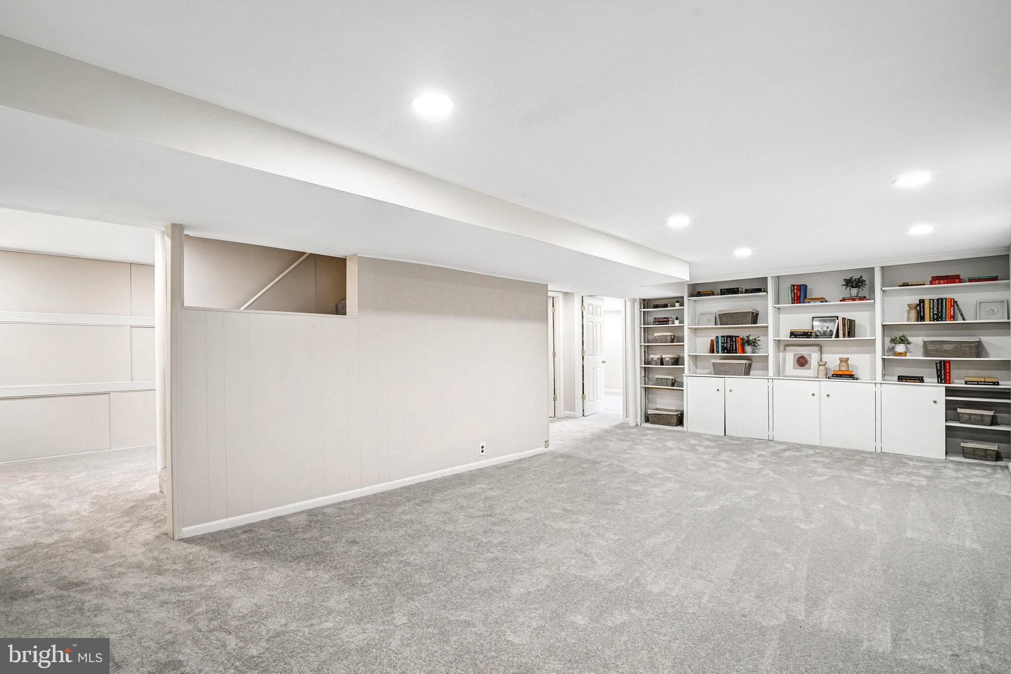 LINCOLNIA HILLS - Residential