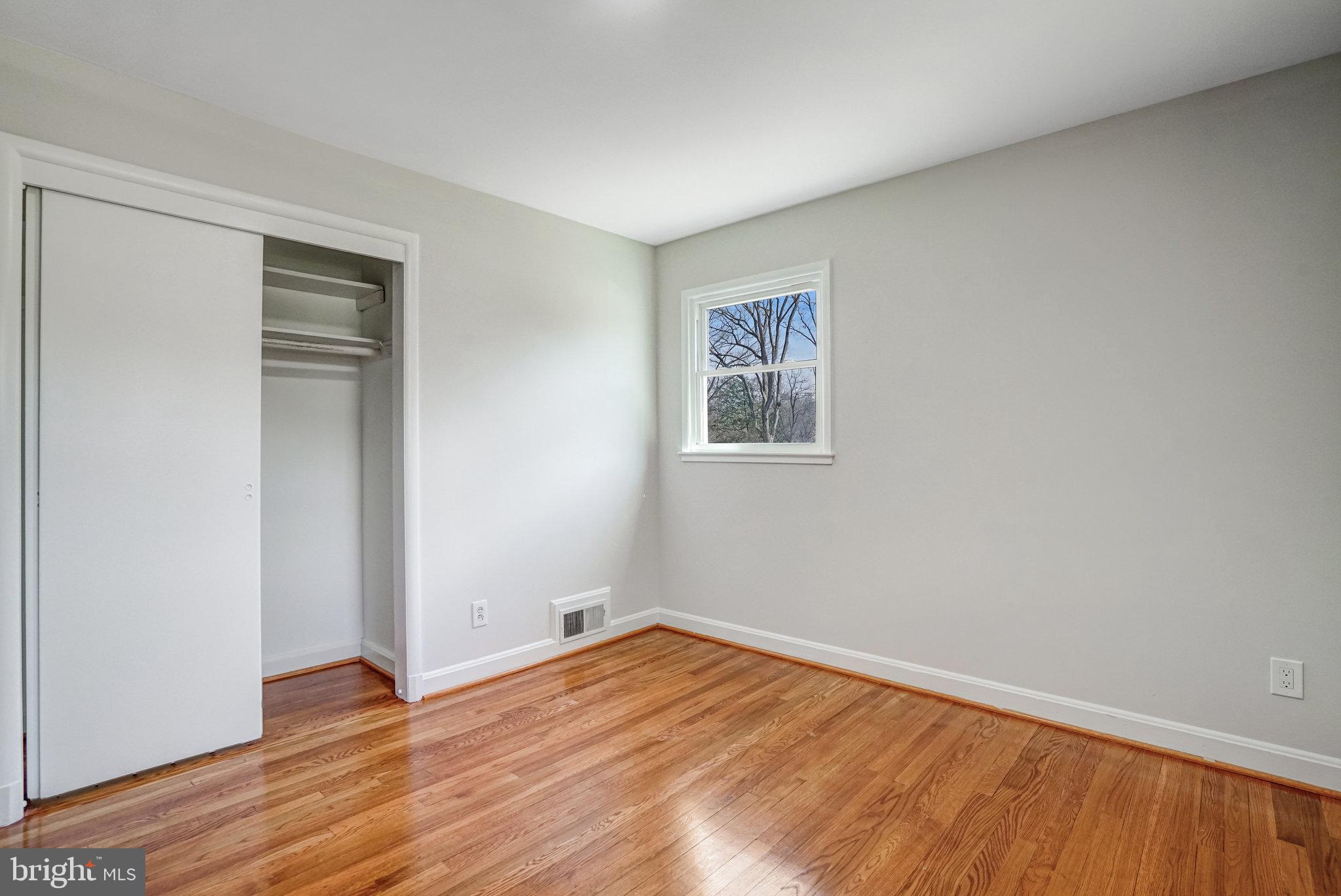 LINCOLNIA HILLS - Residential