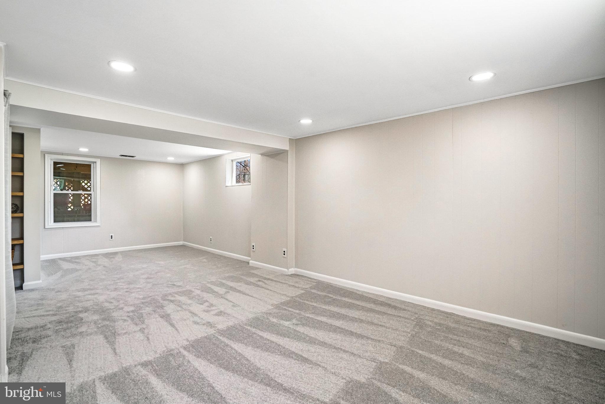 LINCOLNIA HILLS - Residential