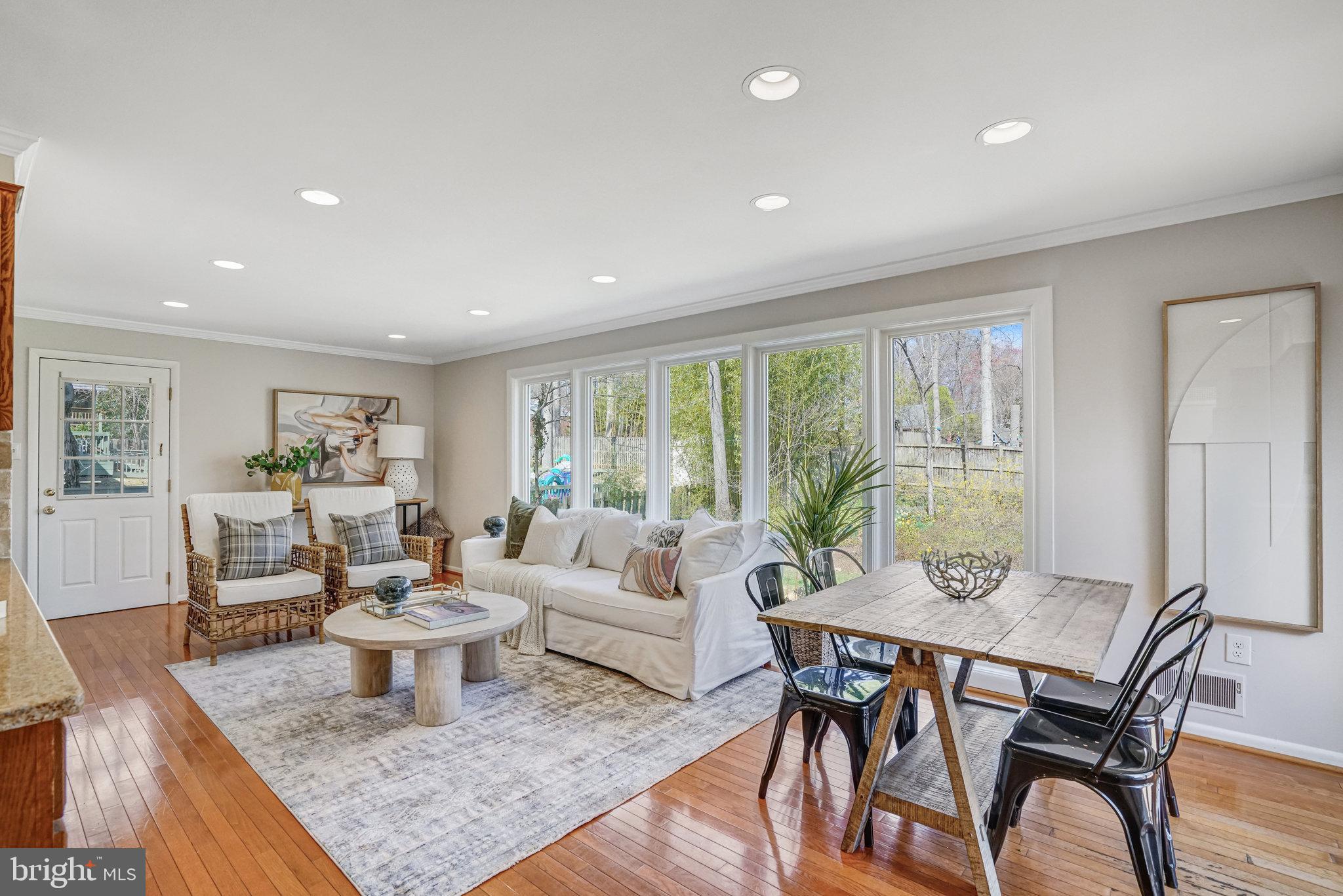 LINCOLNIA HILLS - Residential