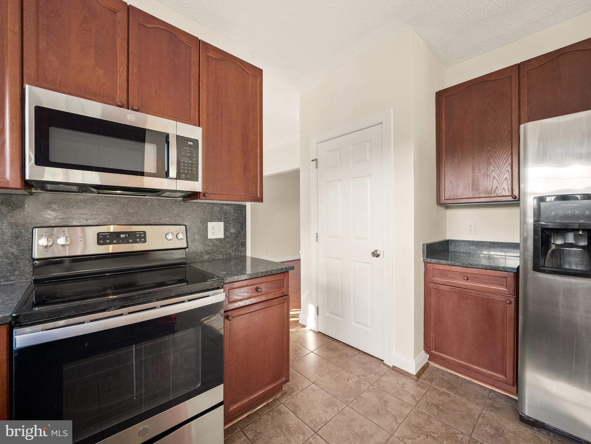 RIVERSIDE ON THE POTOMAC - Residential