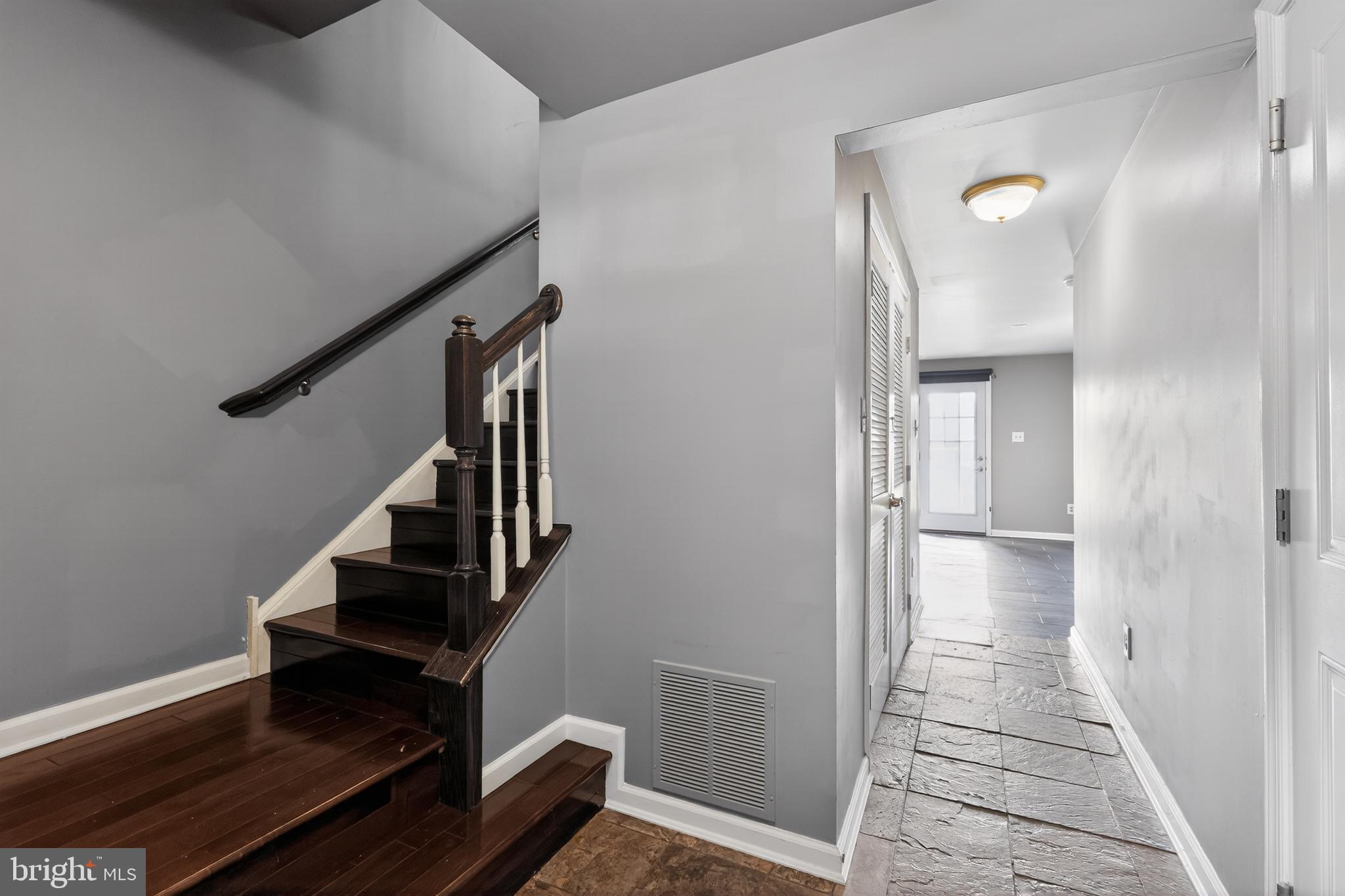 1906 LUKAS COURT