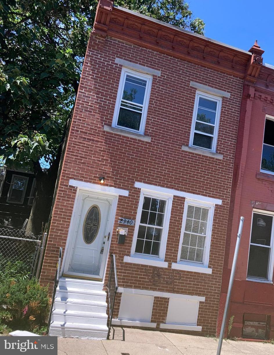 Very well maintained row home located in a quiet block in Central North Philadelphia. This home features 3 bedrooms, 3 piece ceramic tile bathroom, spacious living room, dining room and a good size kitchen.
Property is very close to all public transportations, schools, shopping centers and only a few block away from
Temple University/Hospital.