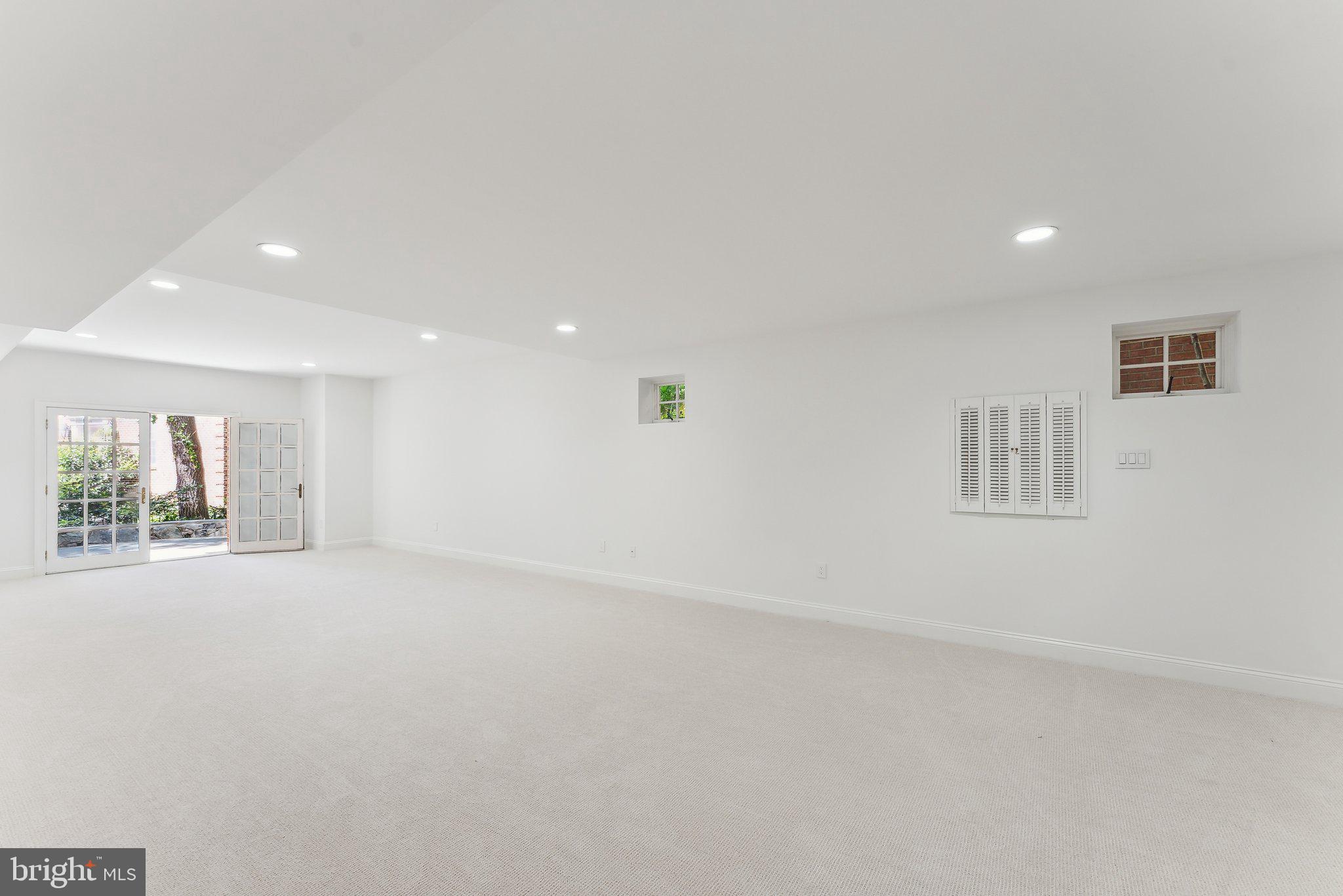 BATTERY KEMBLE PLACE - Residential