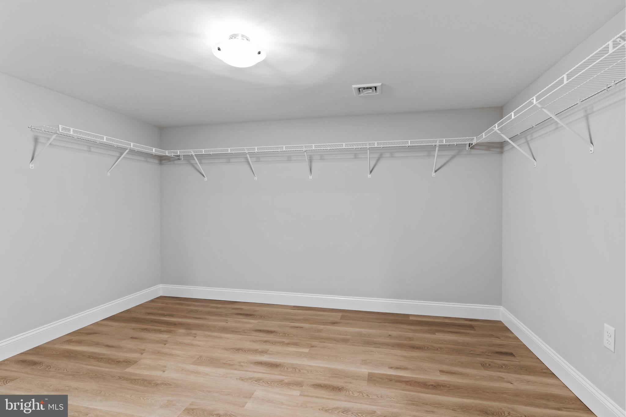 THE MEADOWS AT COLONIAL CLUB - Residential