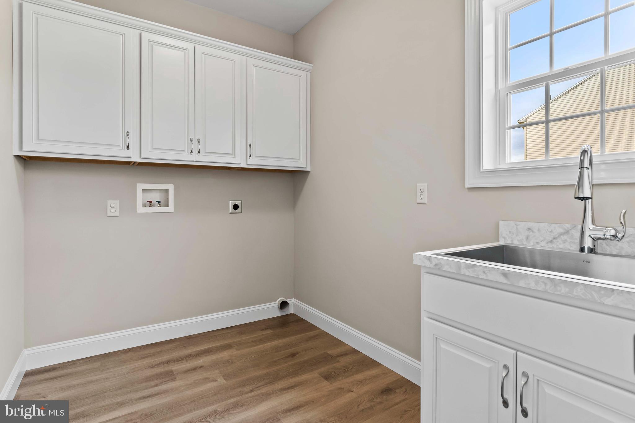 THE MEADOWS AT COLONIAL CLUB - Residential