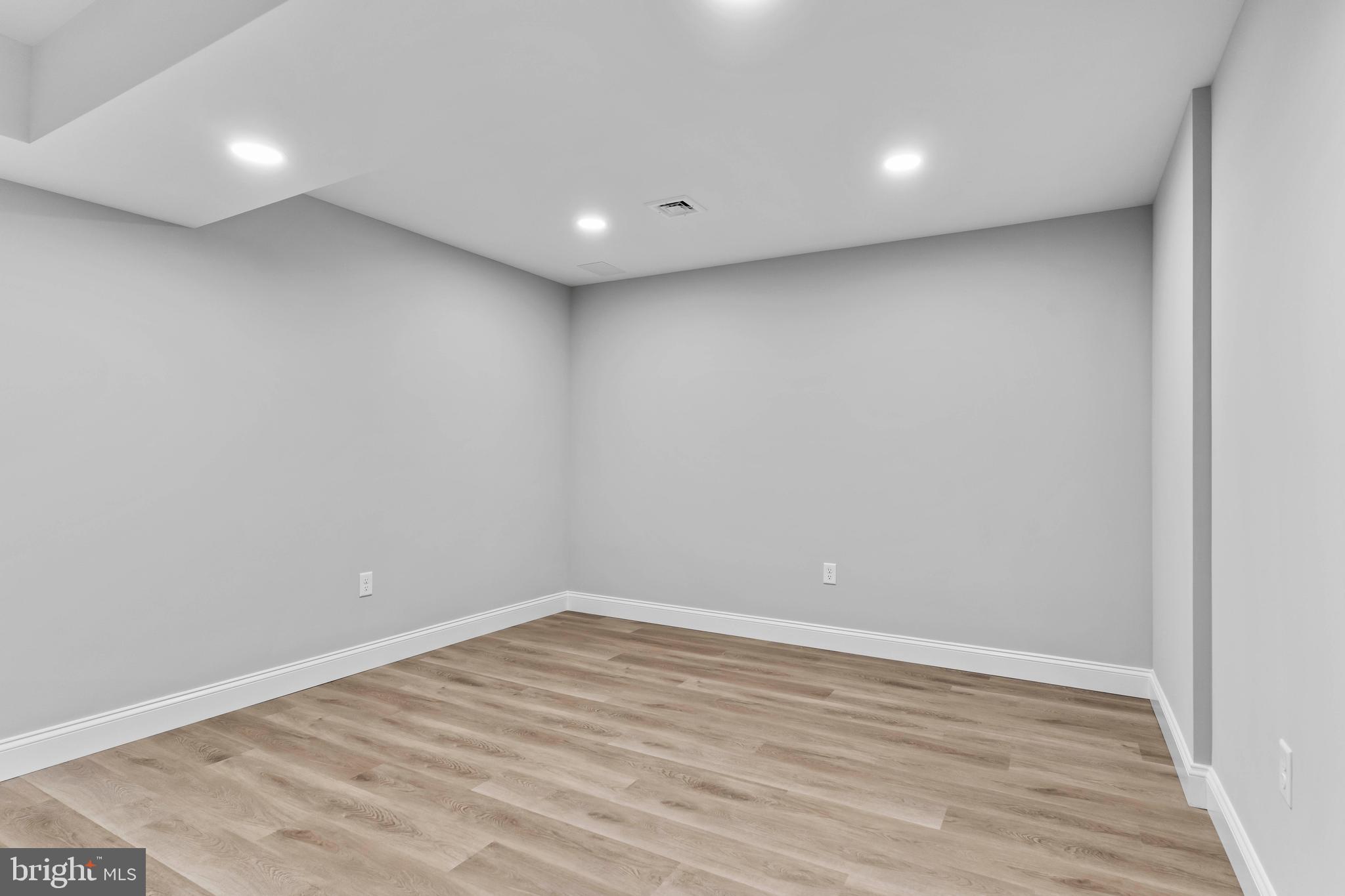 THE MEADOWS AT COLONIAL CLUB - Residential