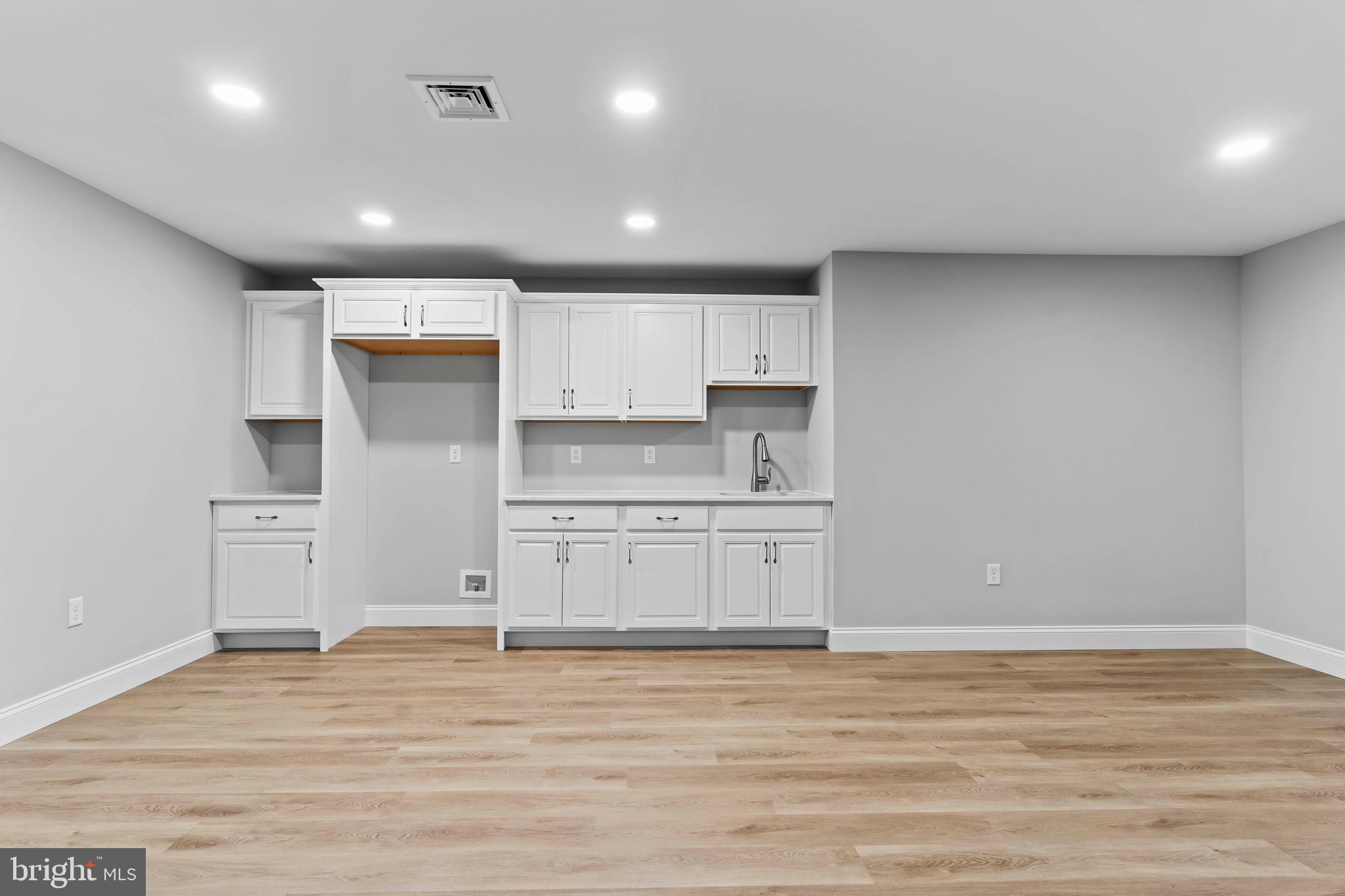 THE MEADOWS AT COLONIAL CLUB - Residential