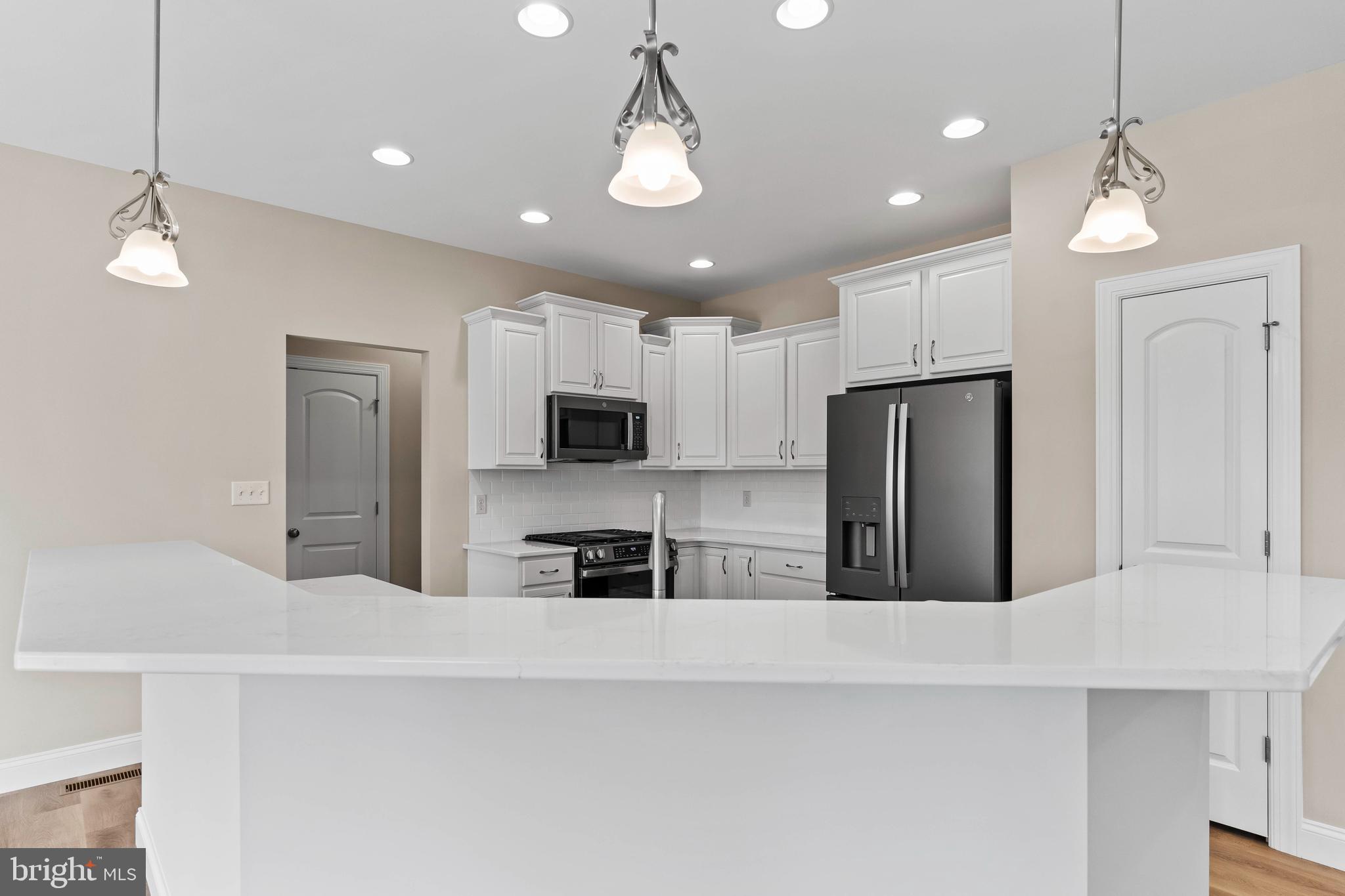 THE MEADOWS AT COLONIAL CLUB - Residential