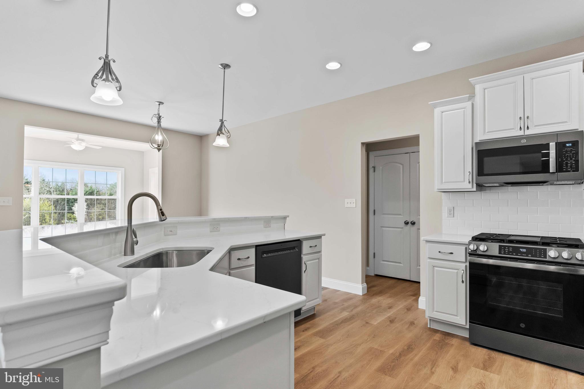 THE MEADOWS AT COLONIAL CLUB - Residential