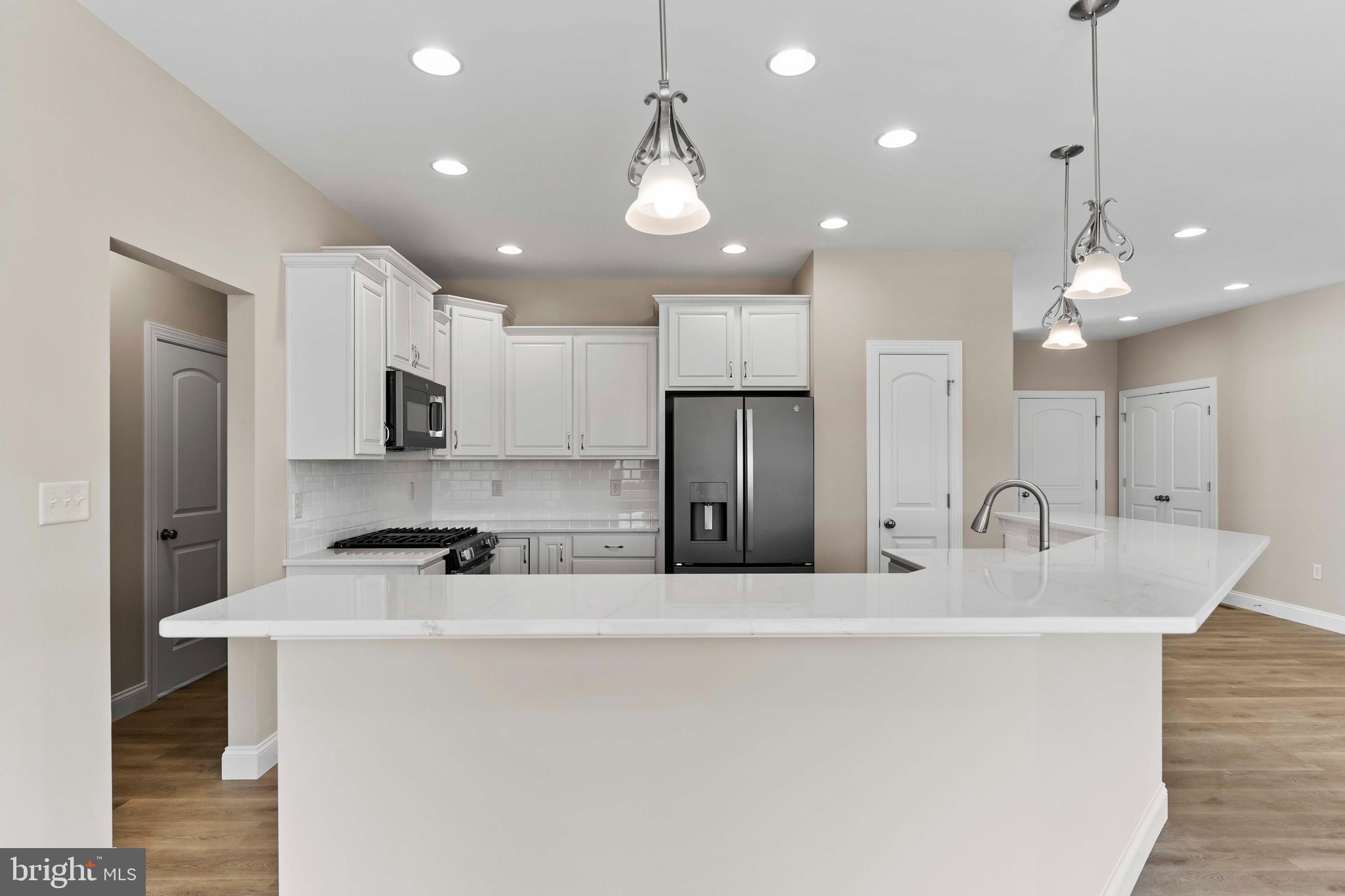 THE MEADOWS AT COLONIAL CLUB - Residential