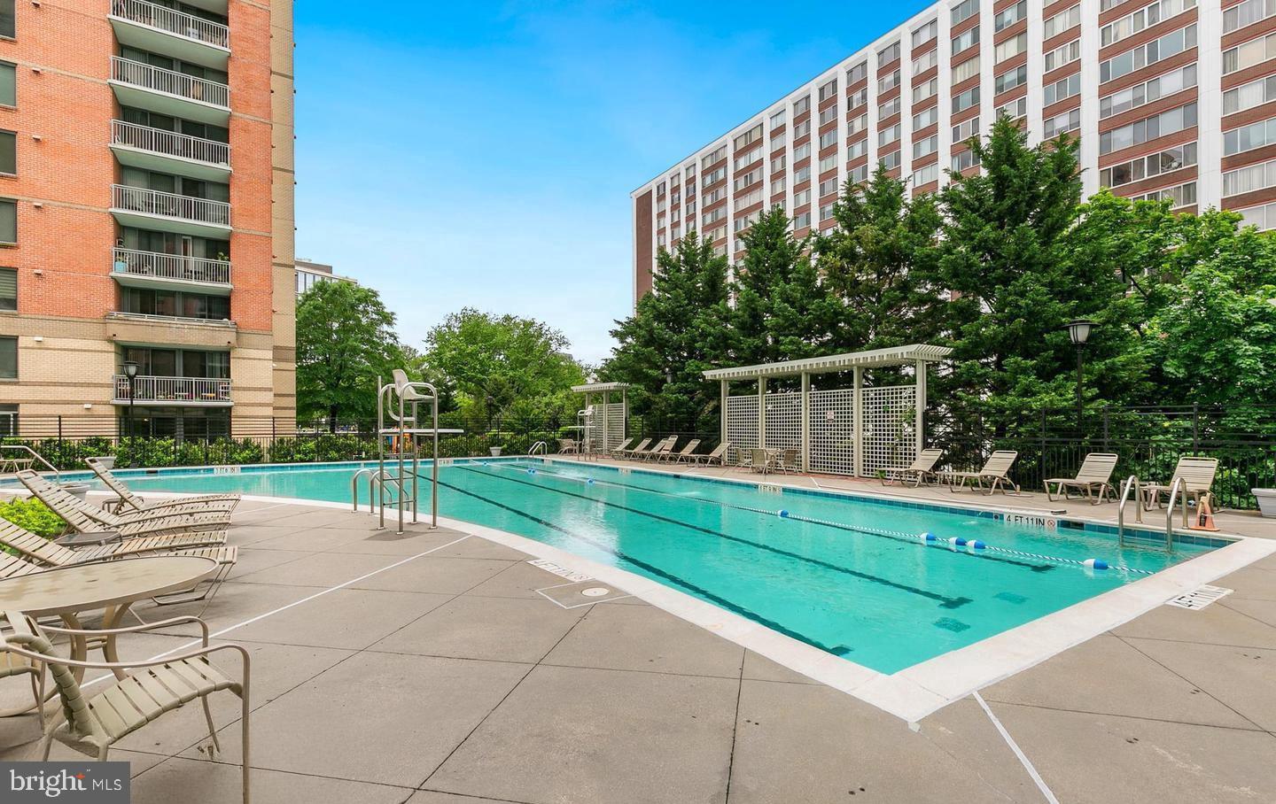 GALLERY AT WHITE FLINT - Residential