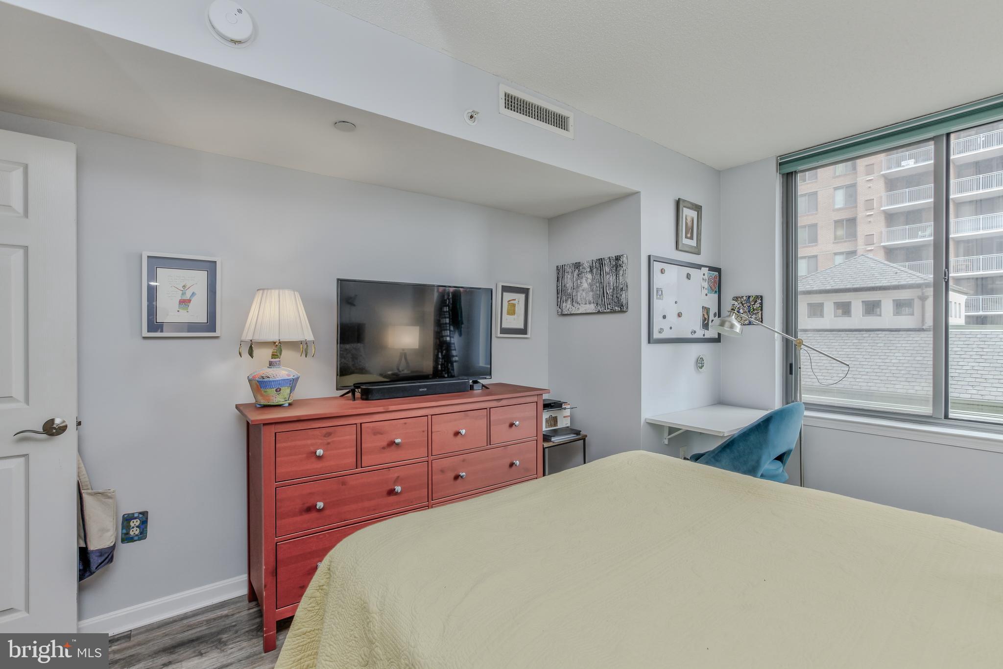 GALLERY AT WHITE FLINT - Residential