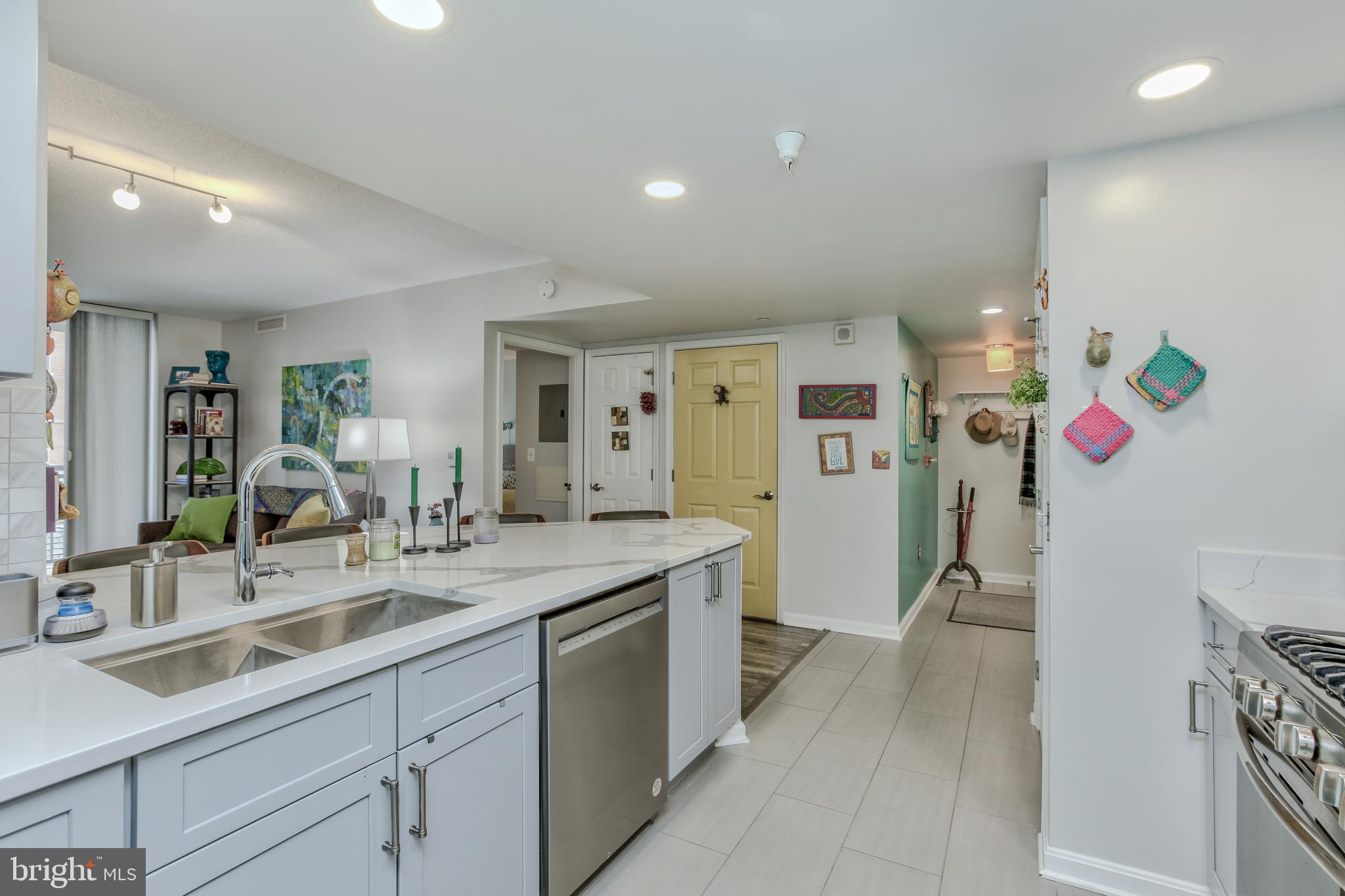 GALLERY AT WHITE FLINT - Residential