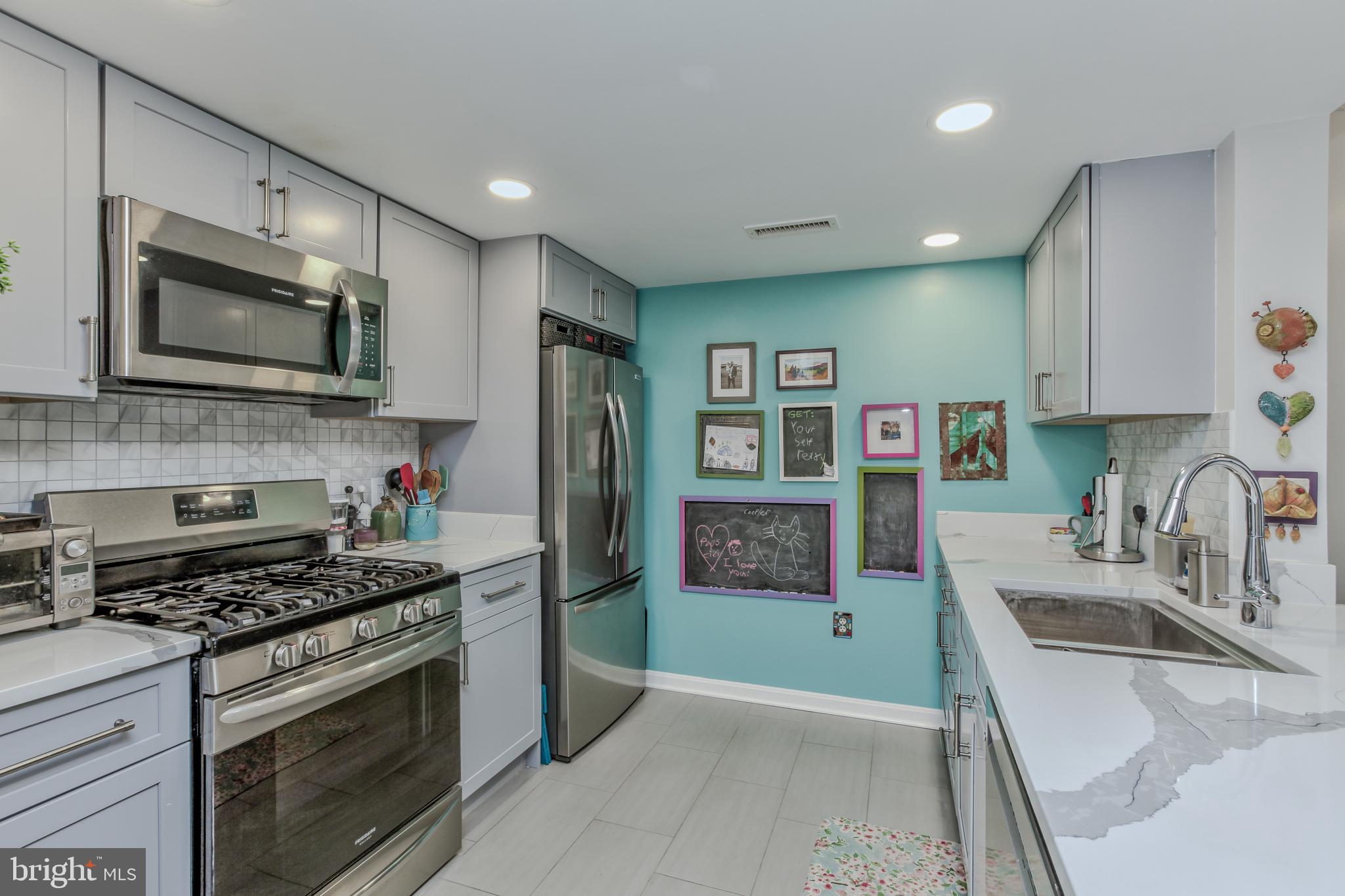 GALLERY AT WHITE FLINT - Residential