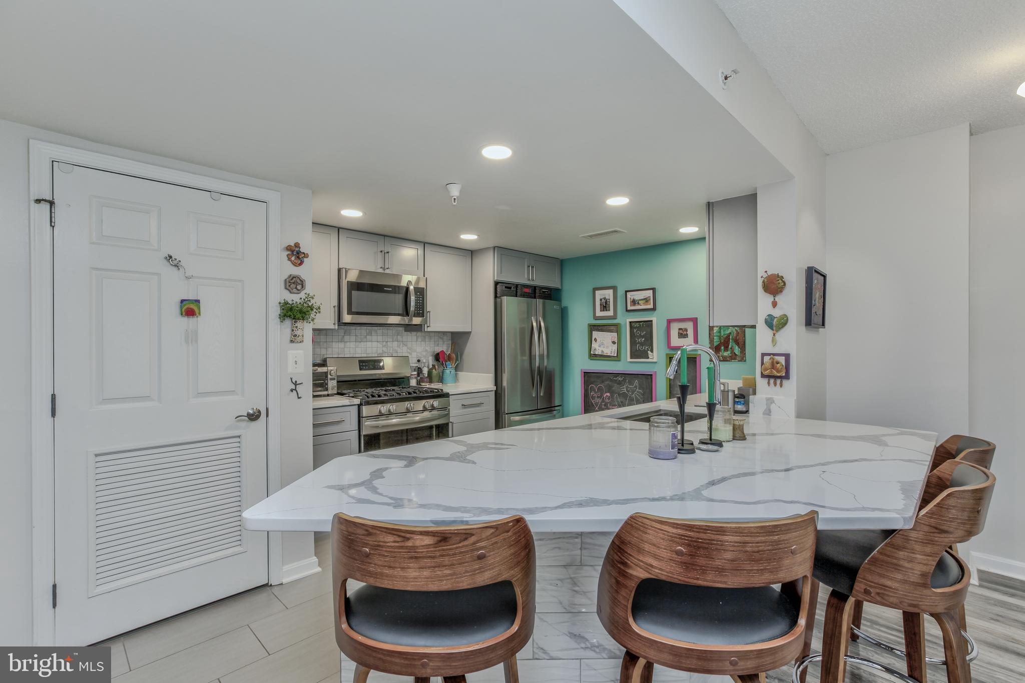 GALLERY AT WHITE FLINT - Residential