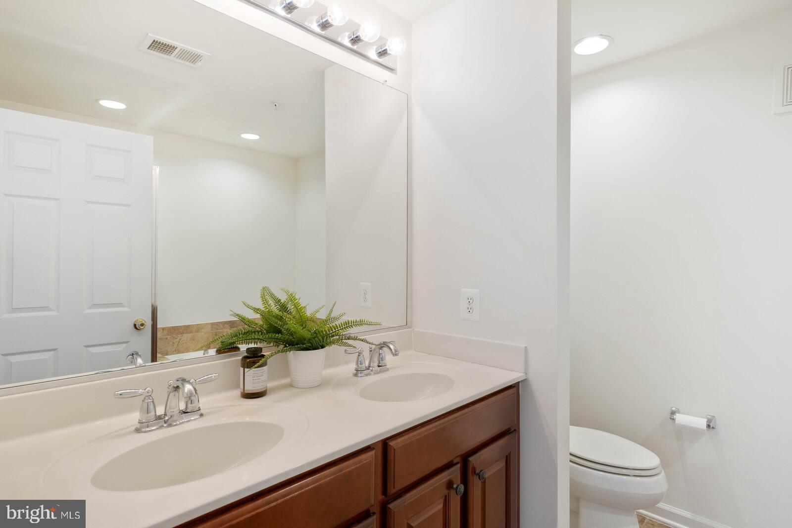 CENTREVILLE CROSSING - Residential