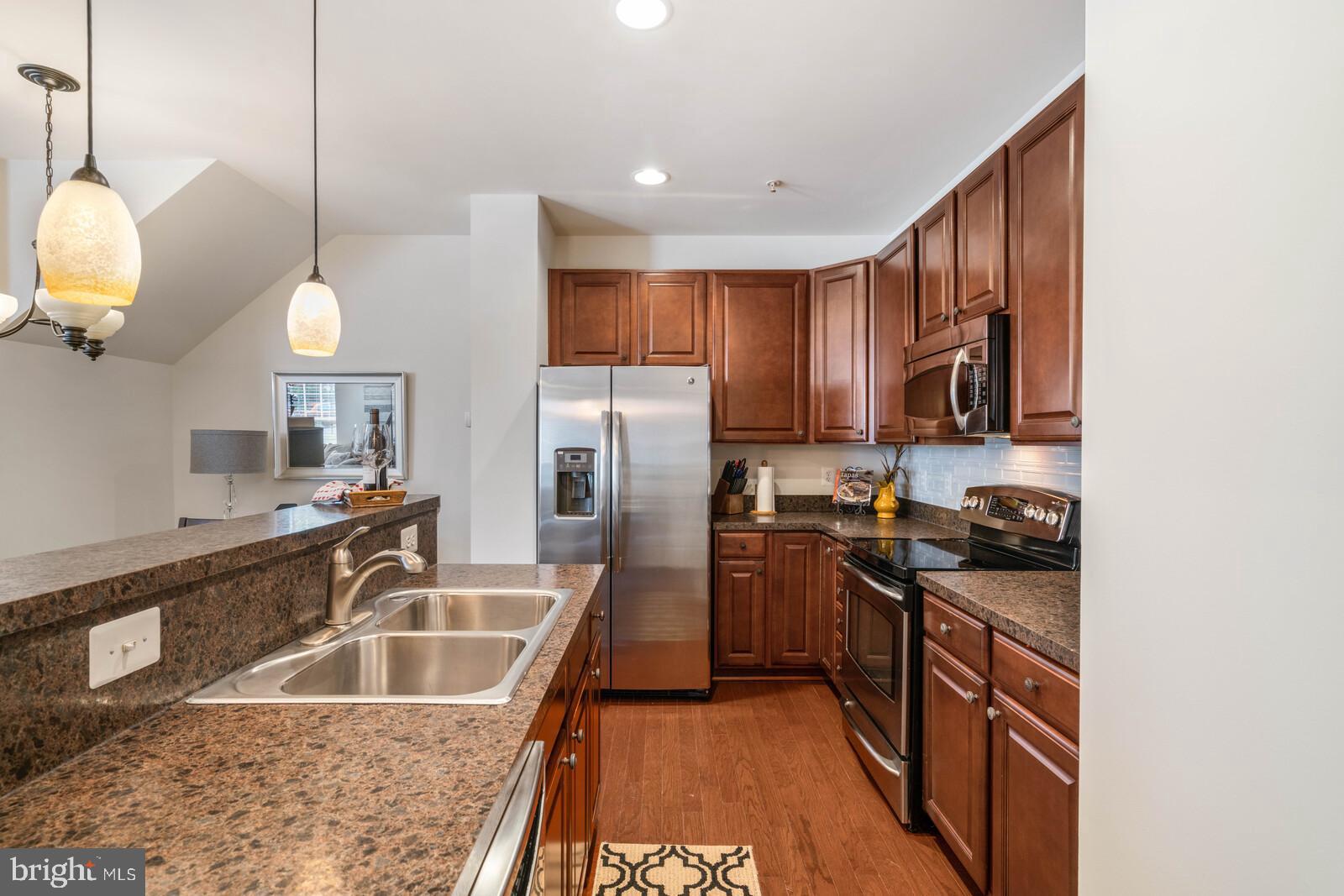 CENTREVILLE CROSSING - Residential