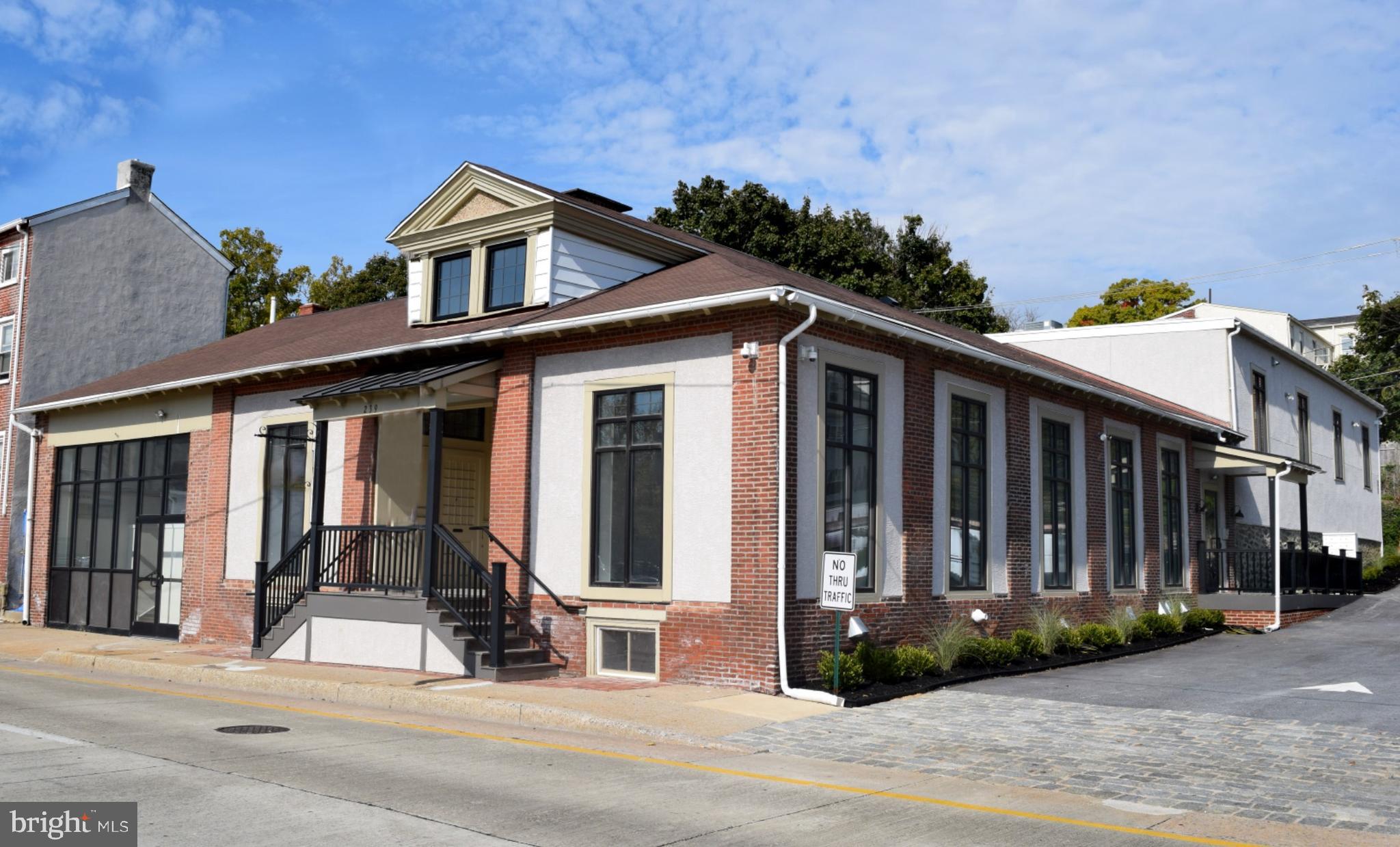 • Two 2nd Floor Suites Available:
1,234 SF & 1,254 SF
• Suites Feature Large Windows with
Abundant Natural Light
• Elevator Serviced Building
• 24/7 Secured Entry
• +/- 100 Retailers/Restaurants within
Walking Distance
• On-Site Parking Lot
• Space is Beautifully Appointed with
Brick Walls, Wood Beams, and
Historical Finishes