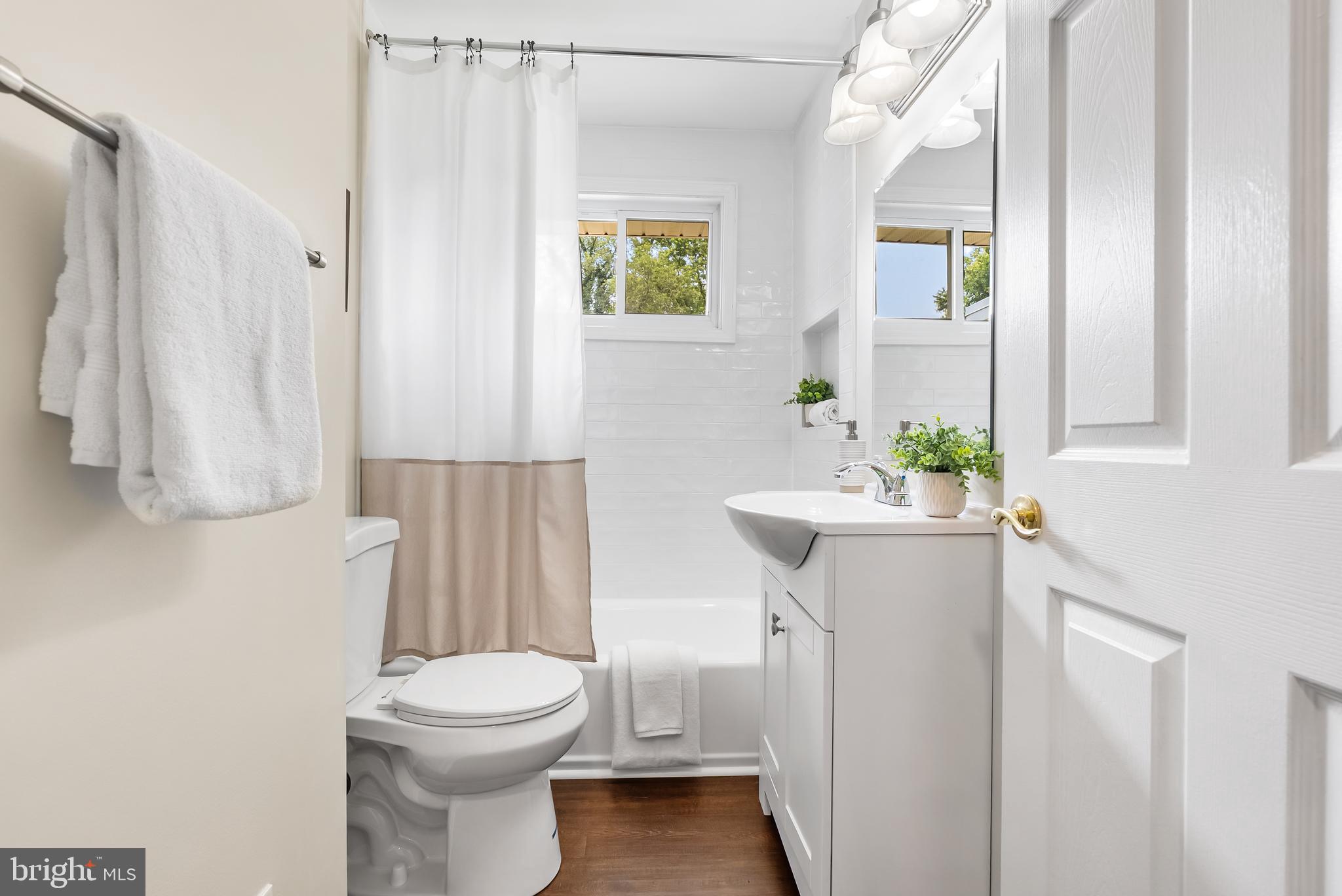 ARUNDEL GARDENS - Residential