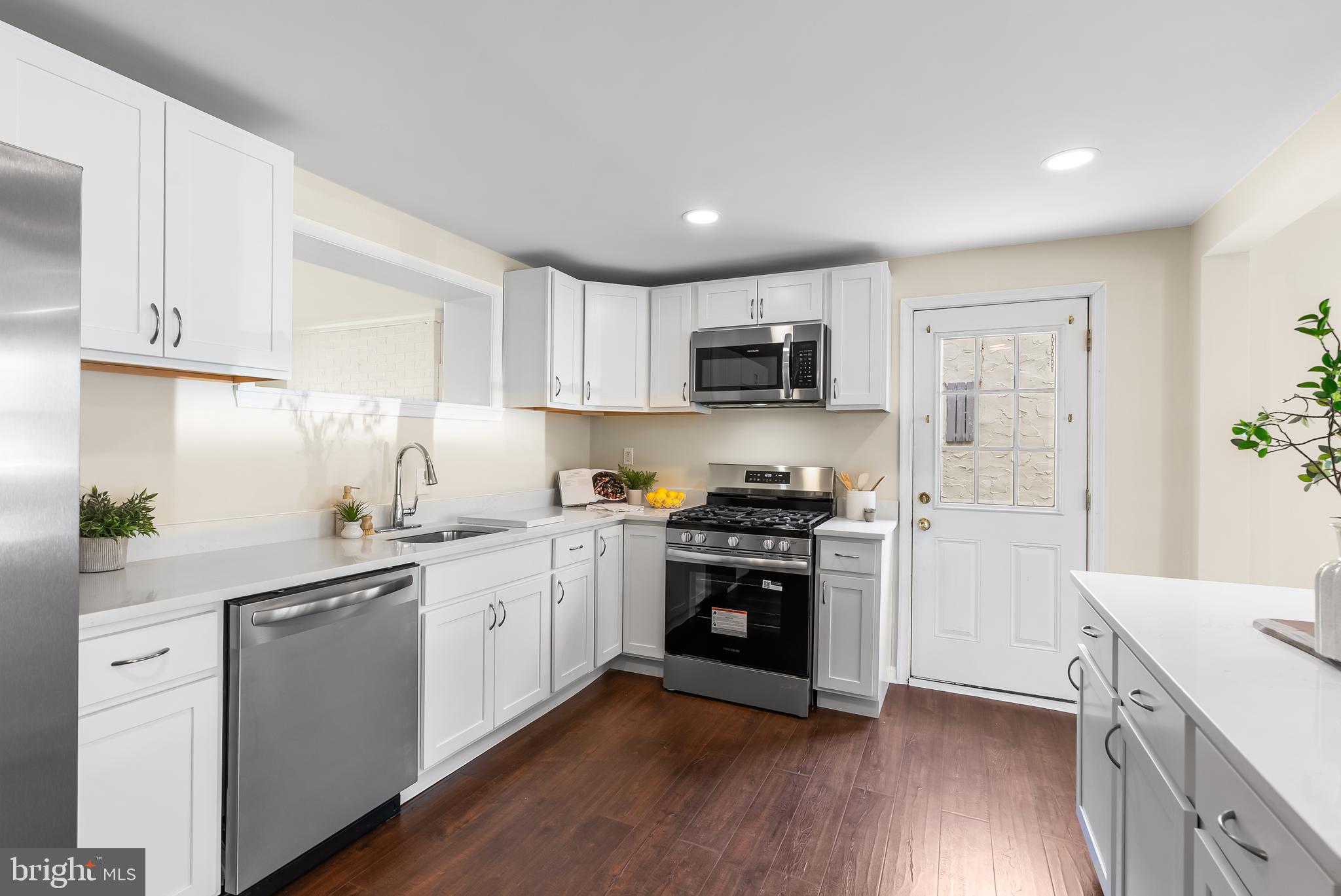 ARUNDEL GARDENS - Residential