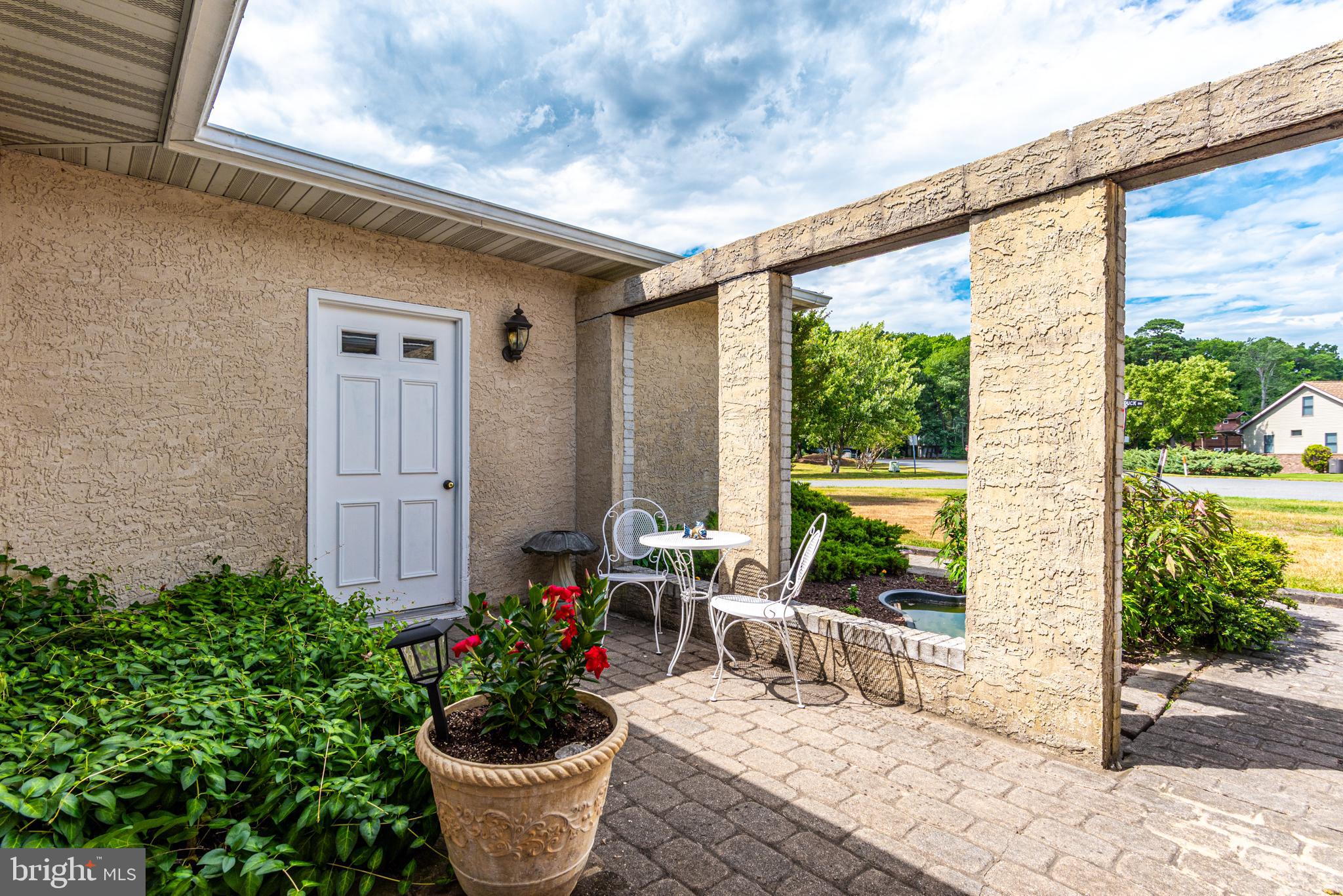 2 HERON ISLE COURT