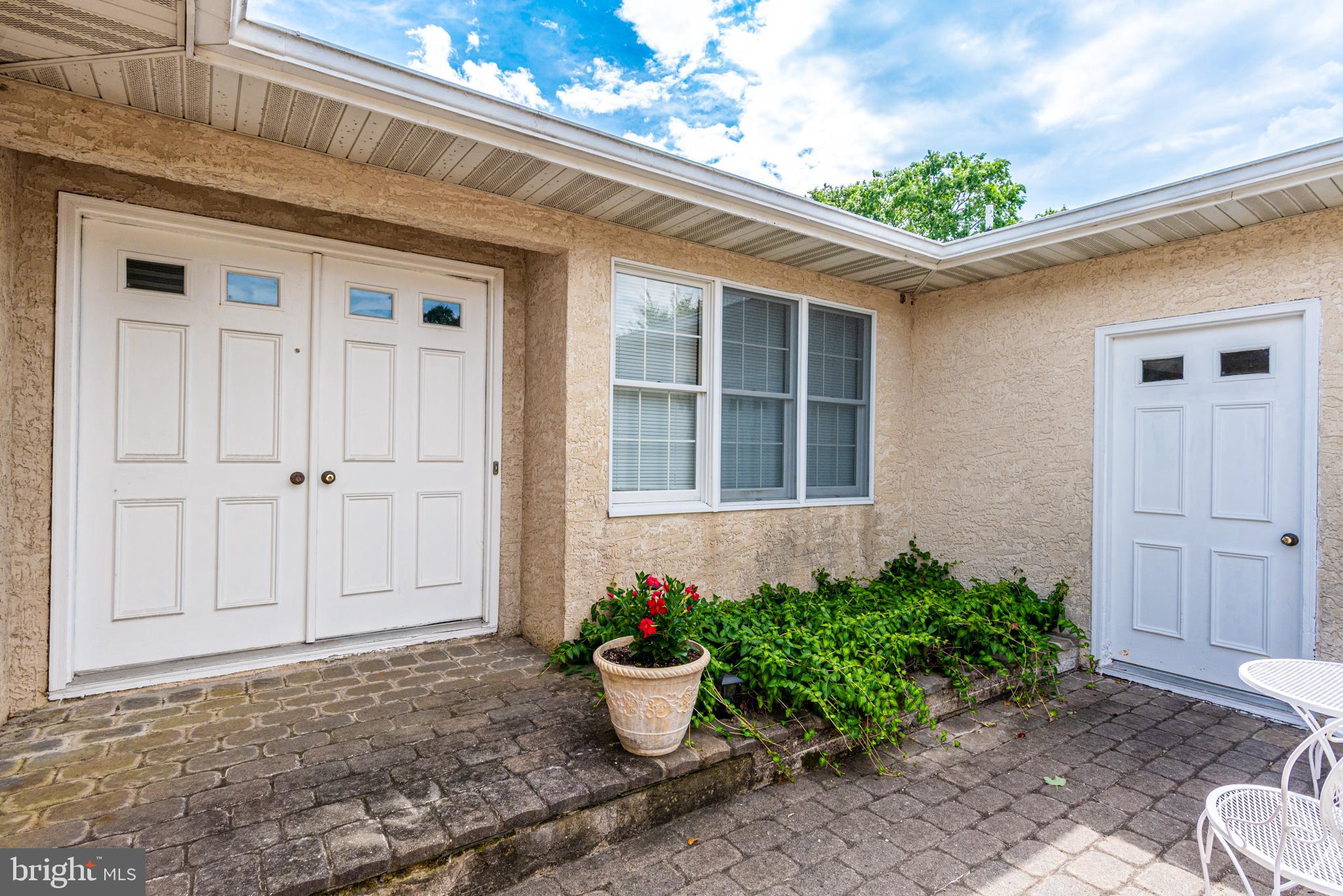 2 HERON ISLE COURT