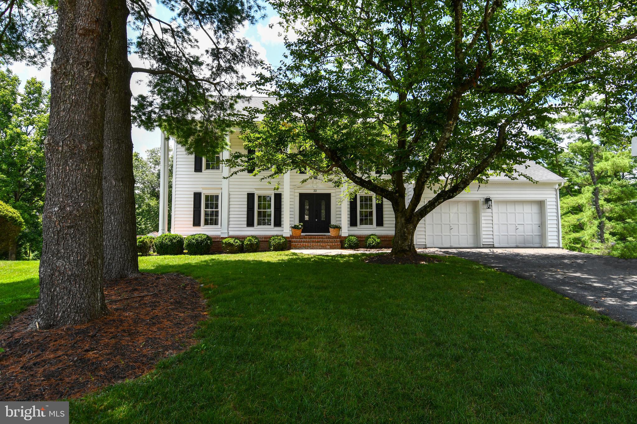 22 HOLLYBERRY COURT