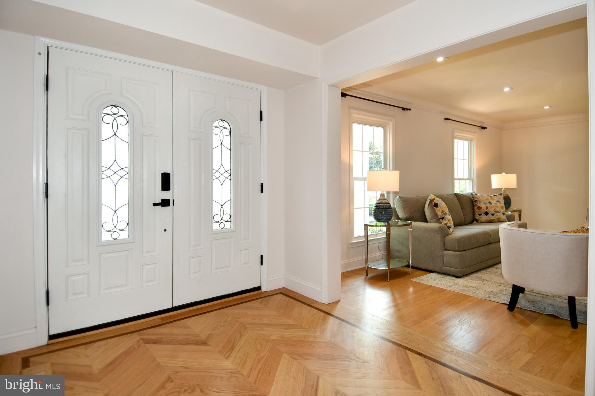 22 HOLLYBERRY COURT