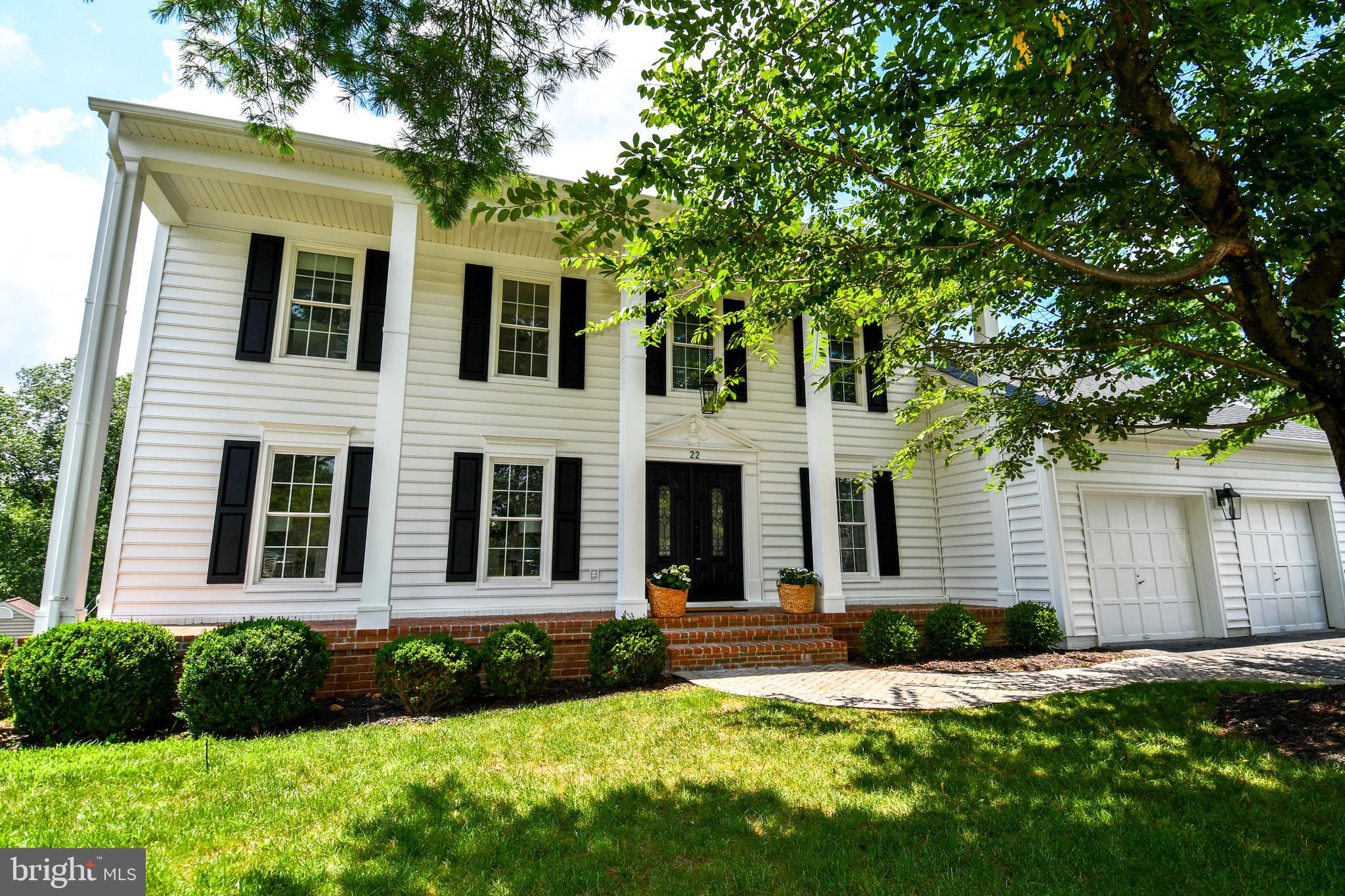 22 HOLLYBERRY COURT