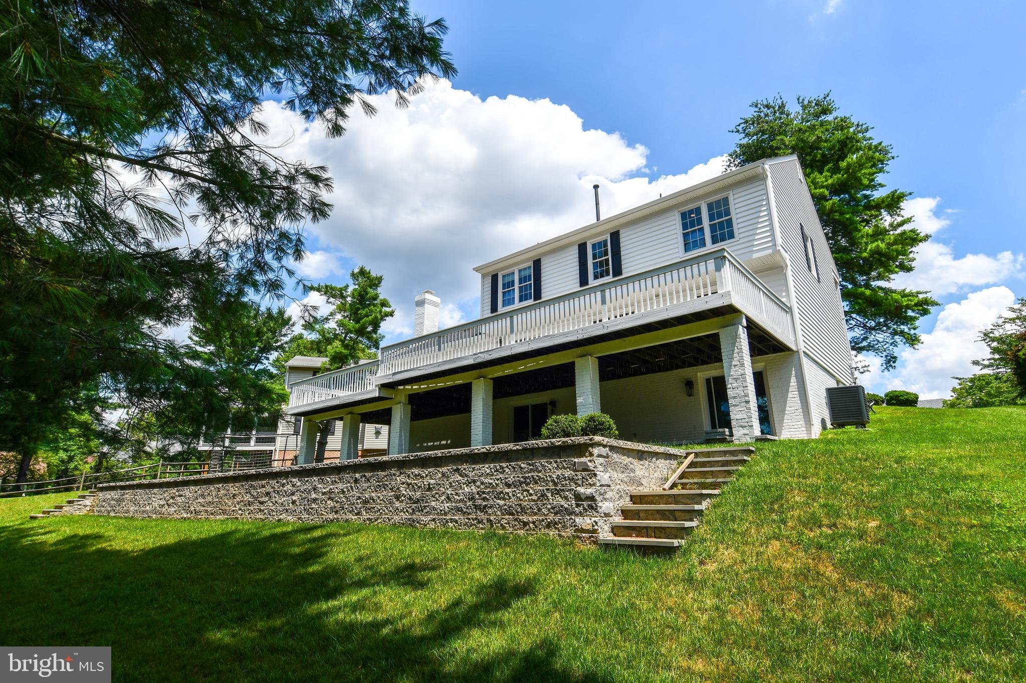 22 HOLLYBERRY COURT