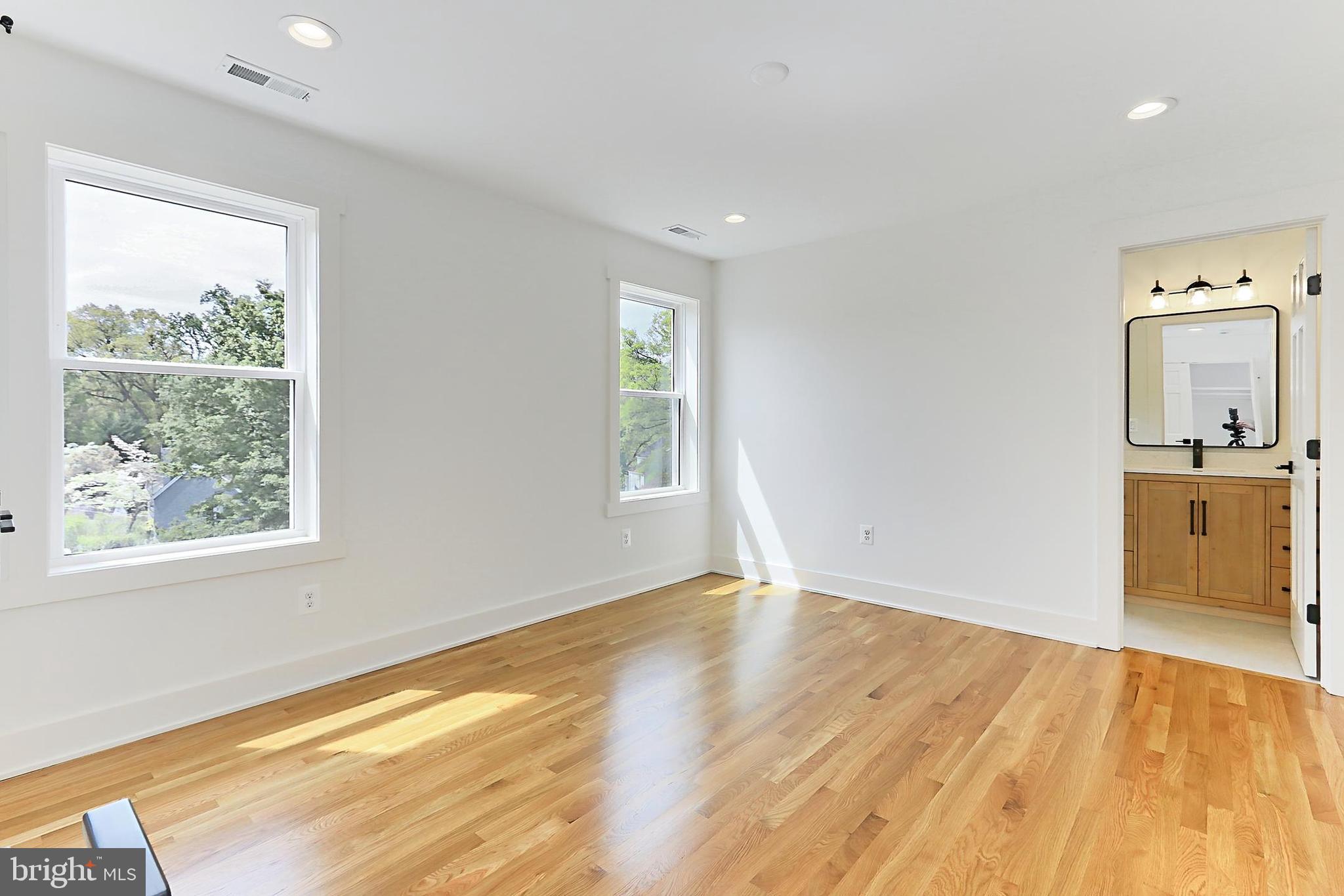 ARLINGTON FOREST - Residential