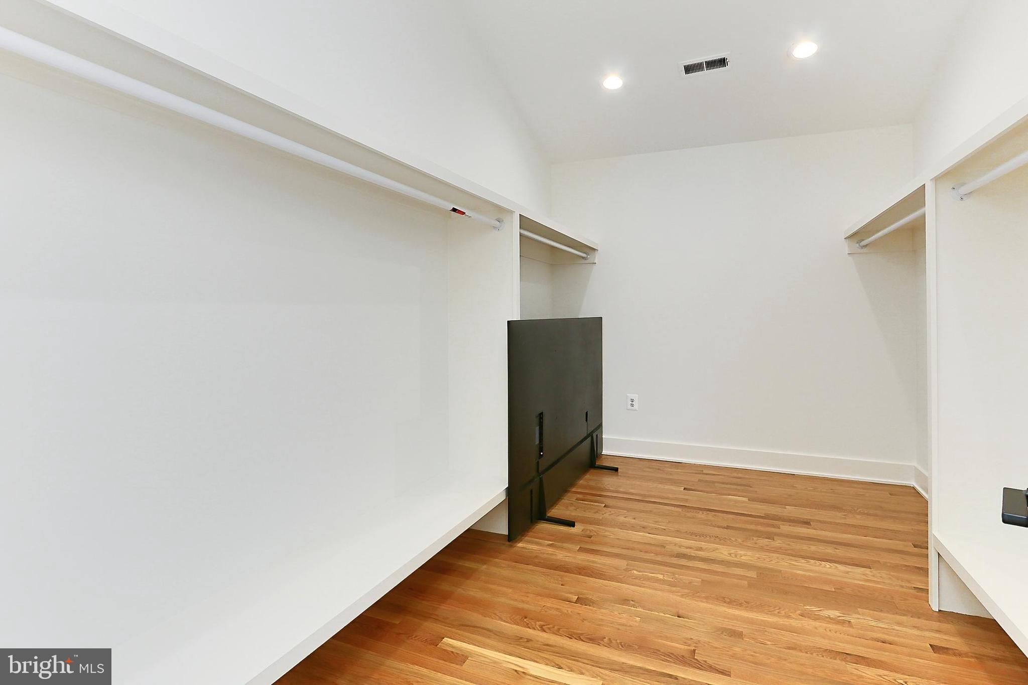 ARLINGTON FOREST - Residential