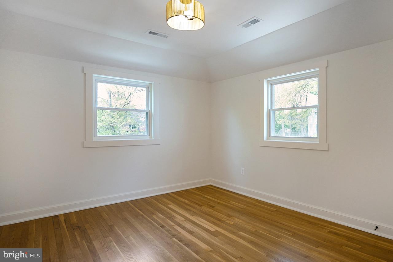 ARLINGTON FOREST - Residential